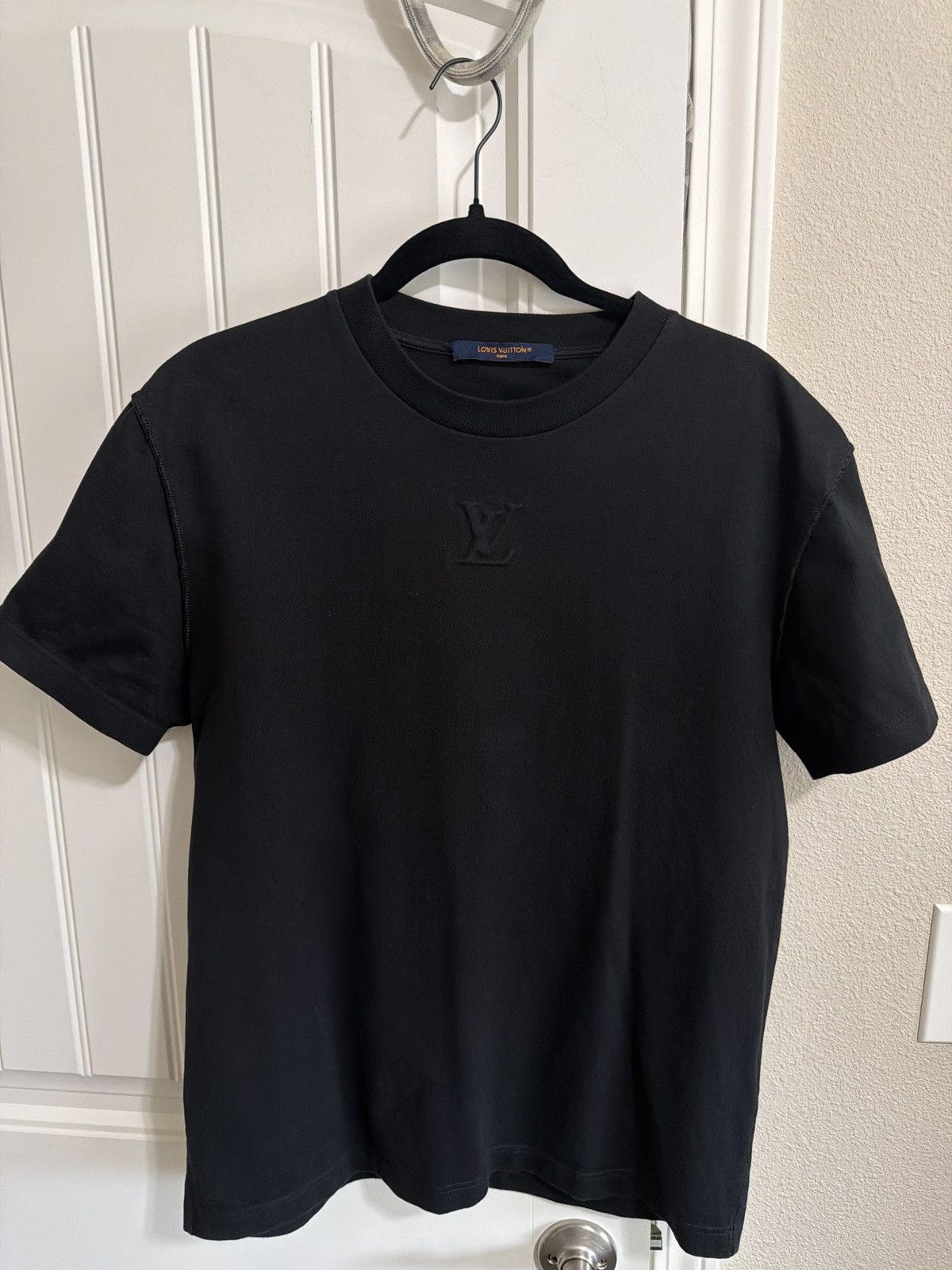 Louis Vuitton Louis Vuitton Embossed T-Shirt Size US S / EU 44-46 / 1 - 1 Thumbnail
