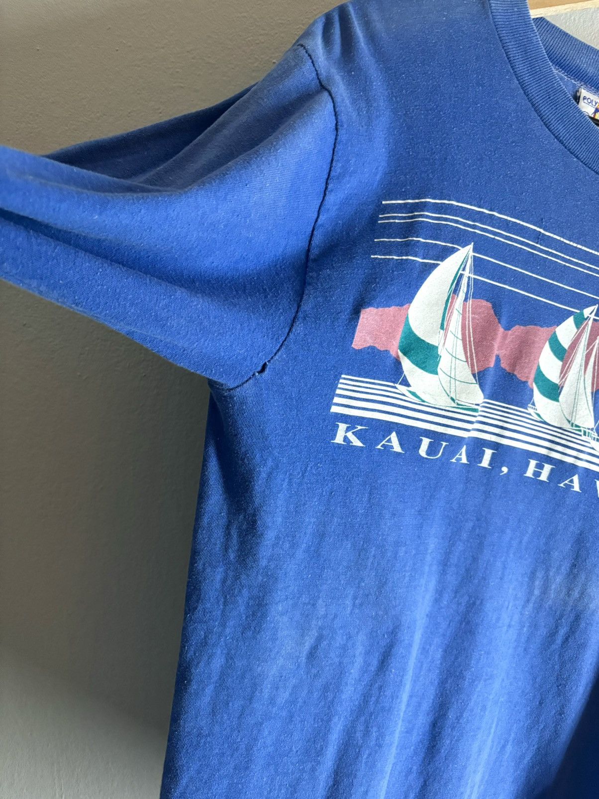 Vintage 1987 Sun-faded Poly Prints Hawaii Tee Size US L / EU 52-54 / 3 - 9 Thumbnail