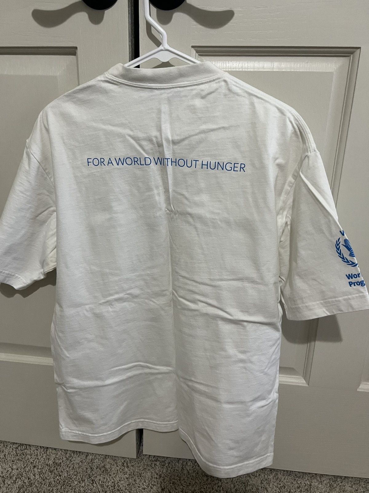Balenciaga Balenciaga World Food Programme Tshirt Size US S / EU 44-46 / 1 - 2 Thumbnail