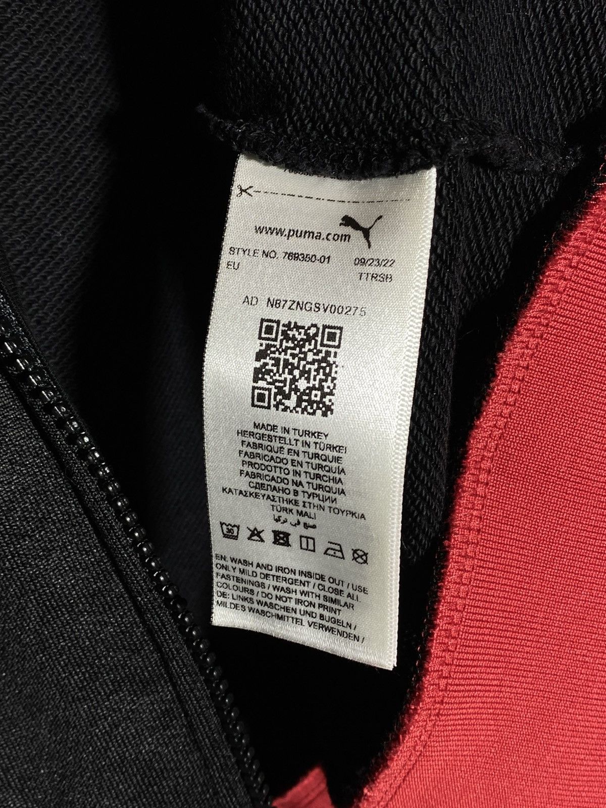 Puma AC Milan Puma 2022/23 Track Jacket Size US L / EU 52-54 / 3 - 19 Thumbnail