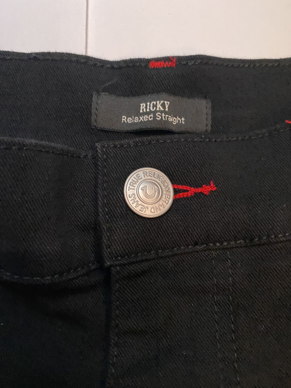 True Religion True Religion Ricky Relaxed Straight Black Red Mens 36 NWT Size US 36 / EU 52 - 2 Thumbnail