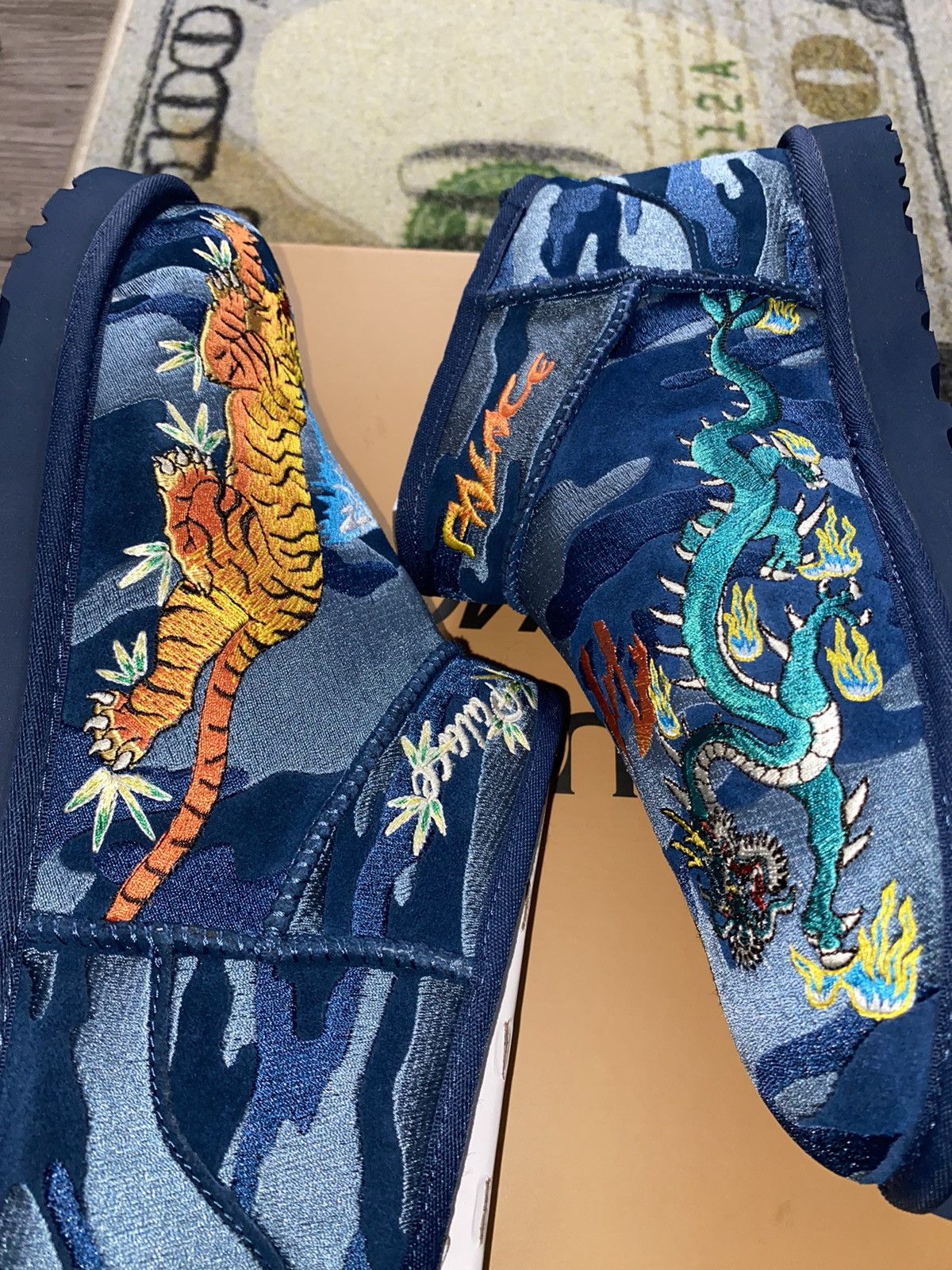Palace × Ugg UGG Tasman Slipper Palace Navy Camo Size US 10 / EU 43 - 2 Thumbnail