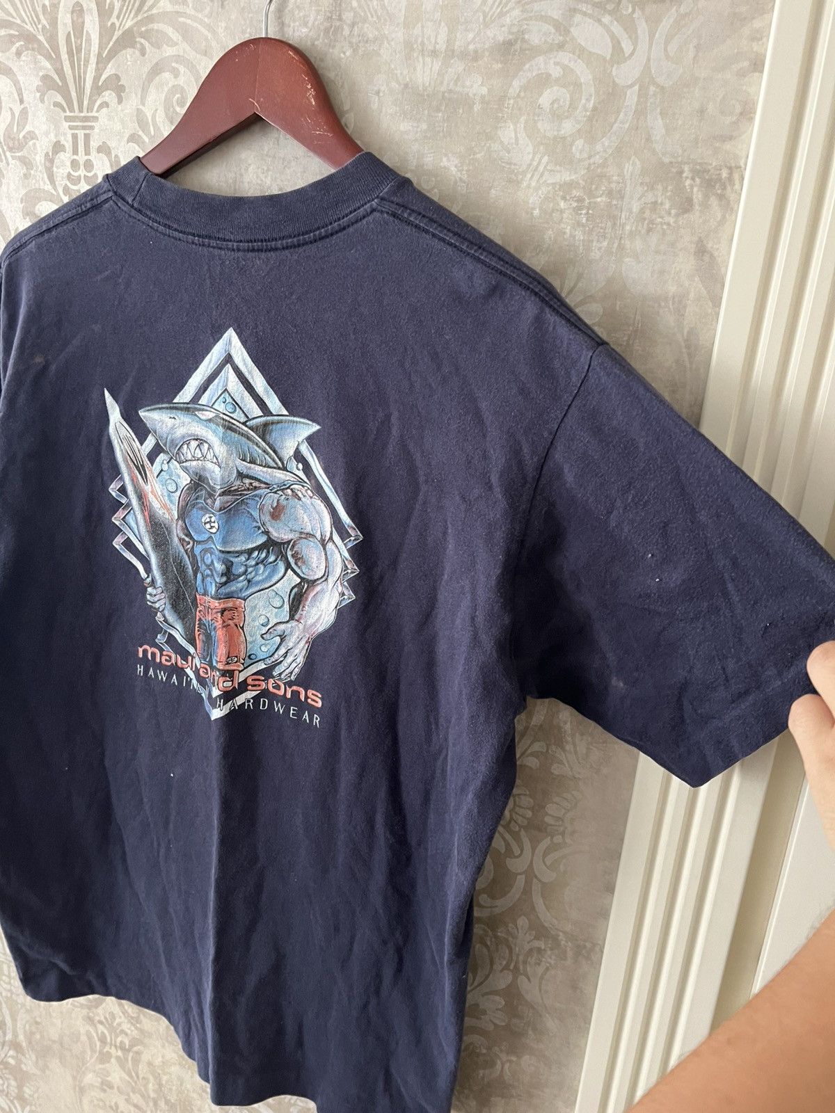 Vintage Vintage Maui and Sons Shark Graphic Tee Hawaii Surf Skate Size US L / EU 52-54 / 3 - 6 Thumbnail