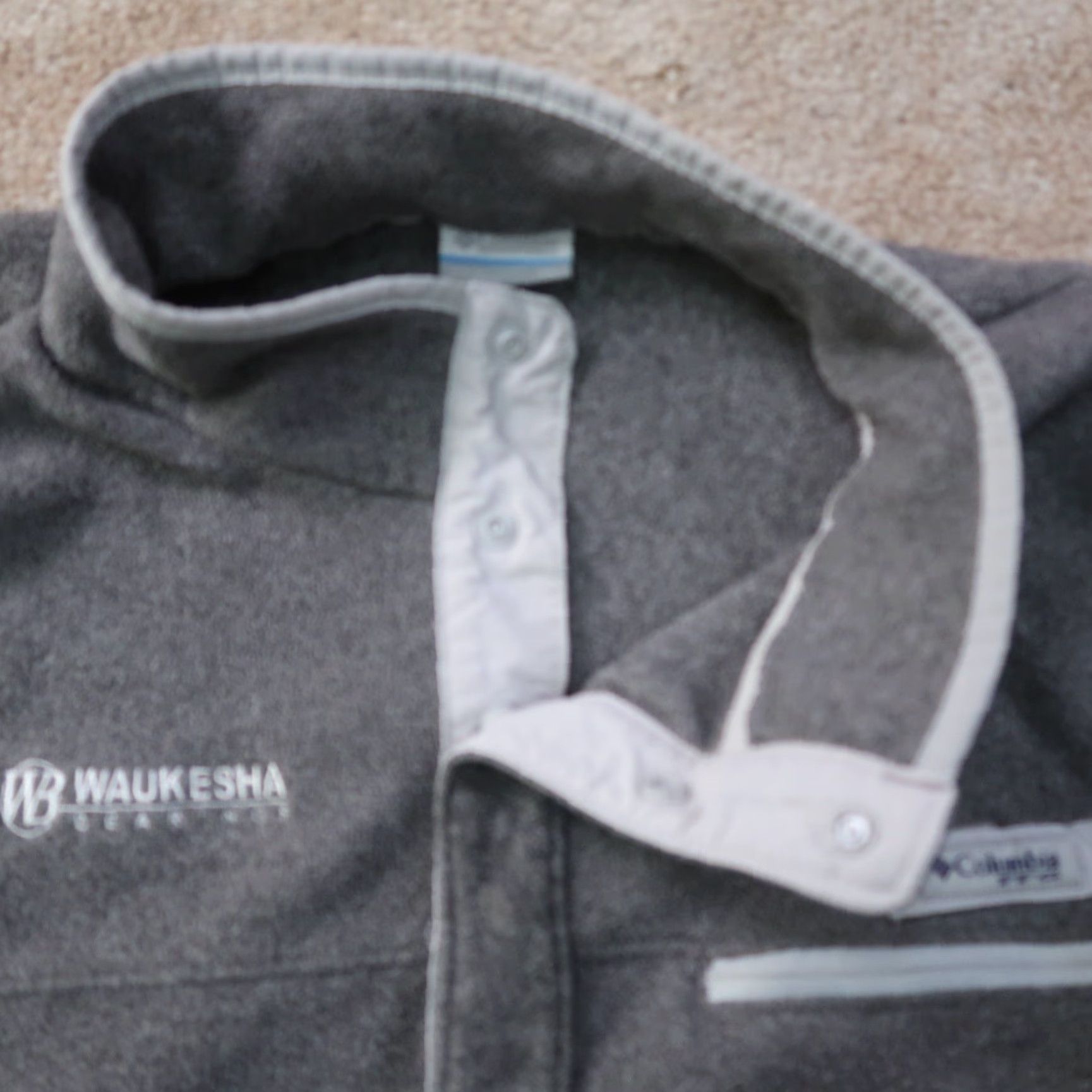 Vintage VINTAGE Columbia Sweatshirt PFG T snap Fleece Gray XL Men’s Long Sleeve Pullover Mock Neck Zip Pocket Regular Quiet? Size US XL / EU 56 / 4 - 5 Thumbnail