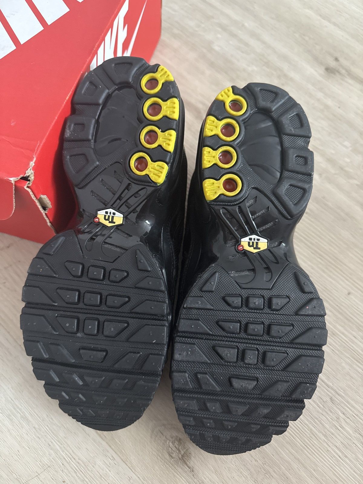Nike Air VaporMax Plus 'Triple Black' Size US 6 / EU 39 - 5 Thumbnail