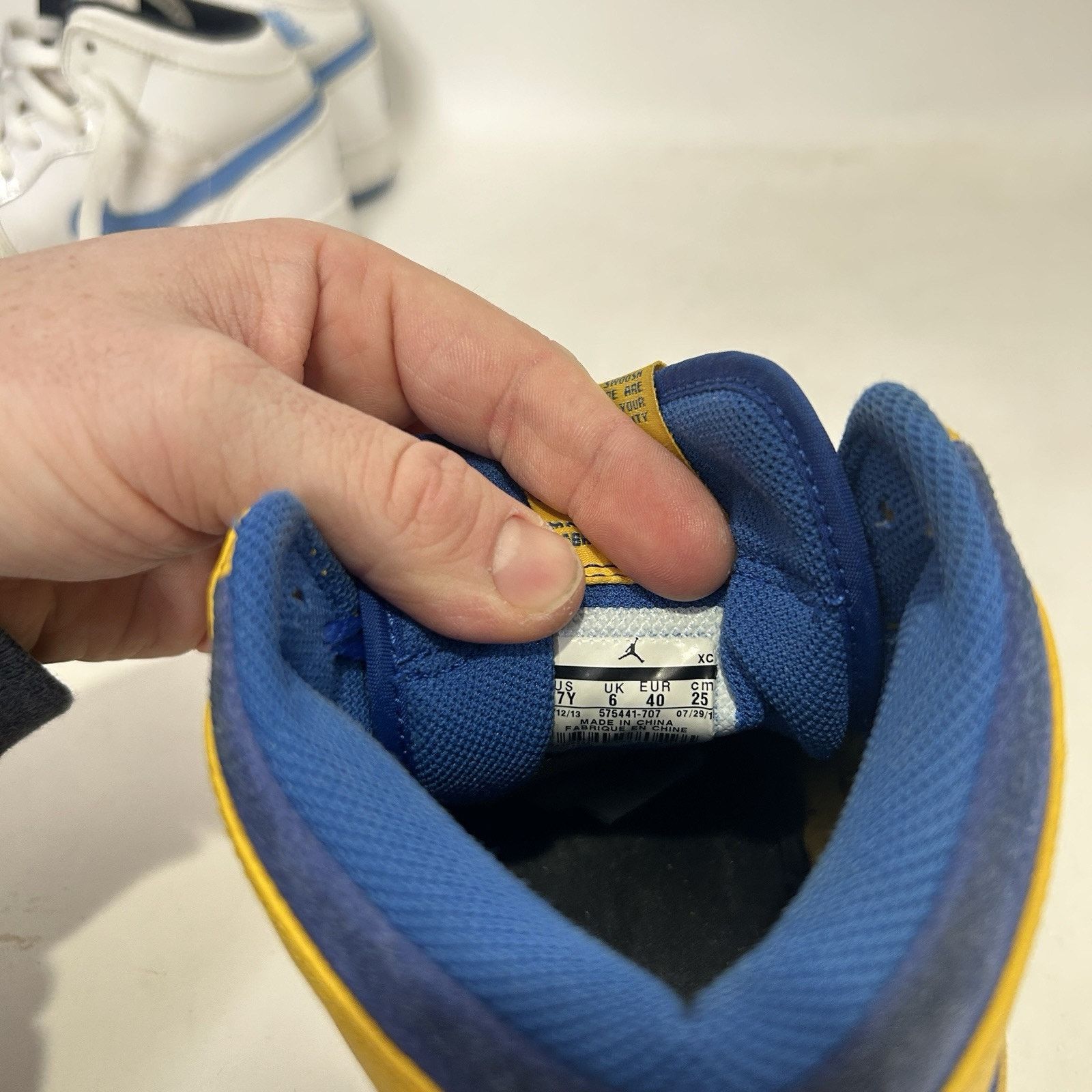 Nike Nike Air Jordan Retro 1 High OG GS “Yellow Laney Blue” 2013 Size US 8.5 / IT 38.5 - 8 Thumbnail