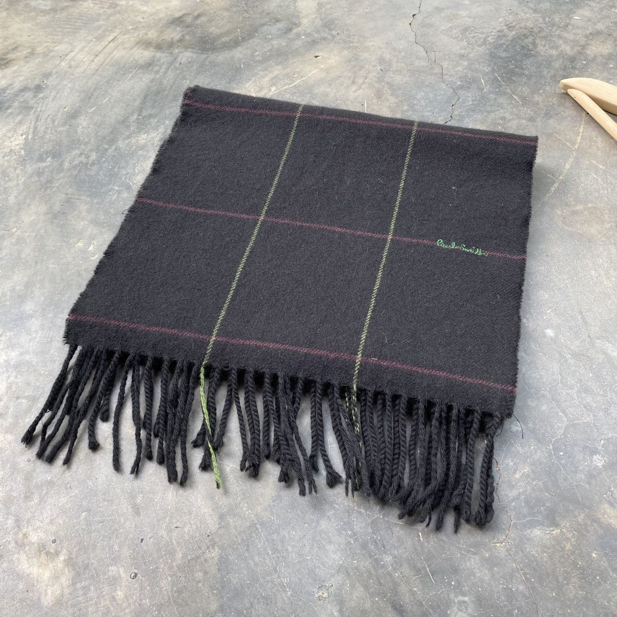 Paul Smith Paul Smith Black Scarf with Green Logo Embroidery Size ONE SIZE - 10 Thumbnail