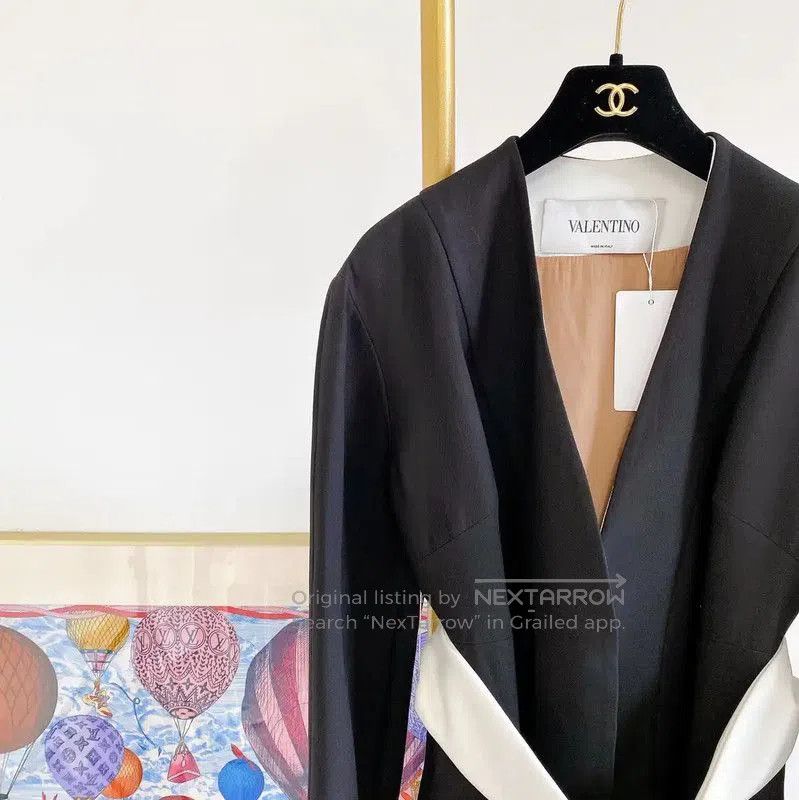 Valentino Valentino Black Wool Coat with Bow Detail . Size L / US 10 / IT 46 - 4 Thumbnail