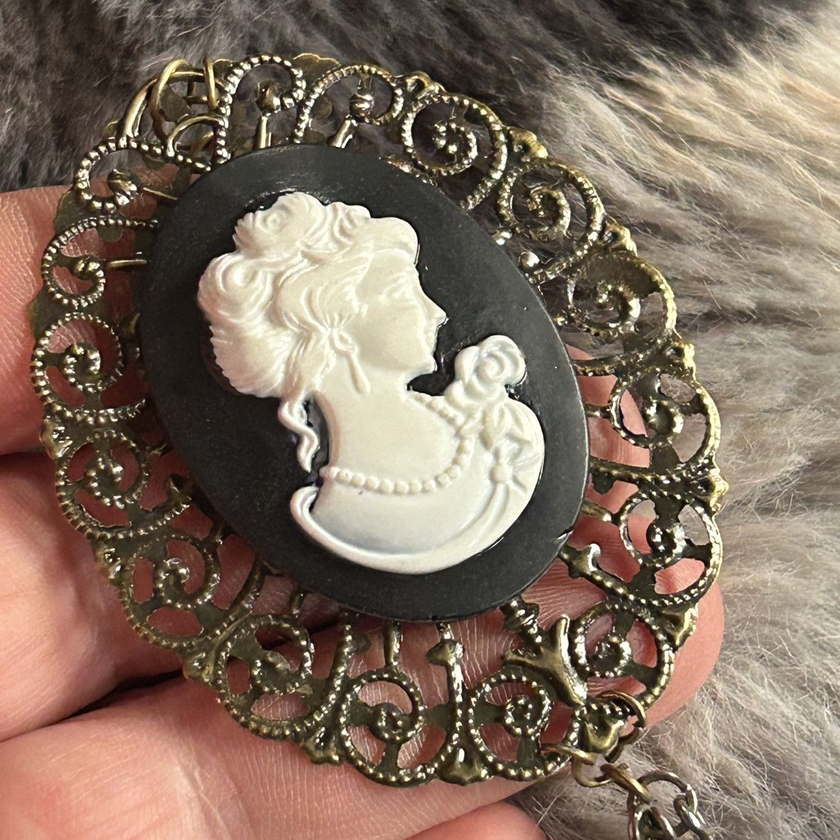 Handmade Handcrafted black and white Victorian lady cameo necklace Size ONE SIZE - 8 Thumbnail
