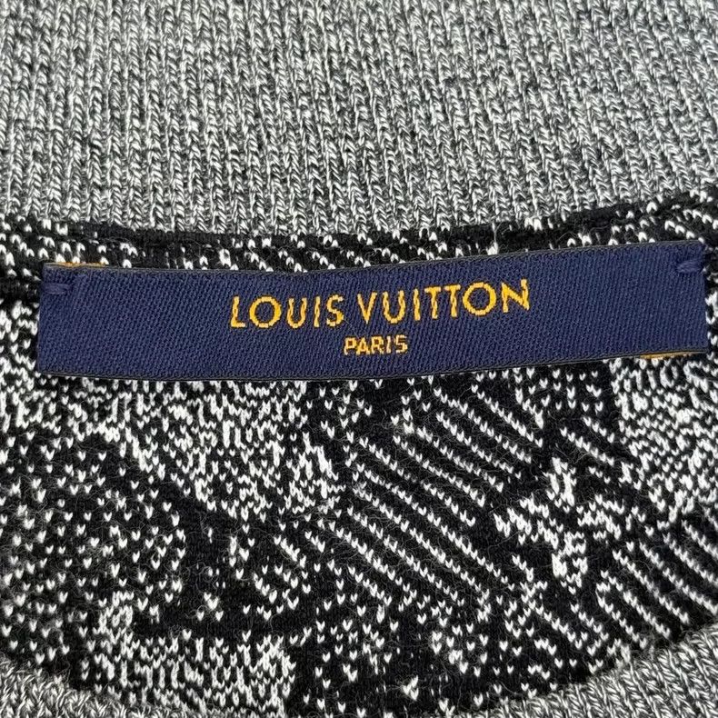 Louis Vuitton Louis Vuitton Dark blue short sleeve T-shirt with full logo Size US L / EU 52-54 / 3 - 5 Thumbnail