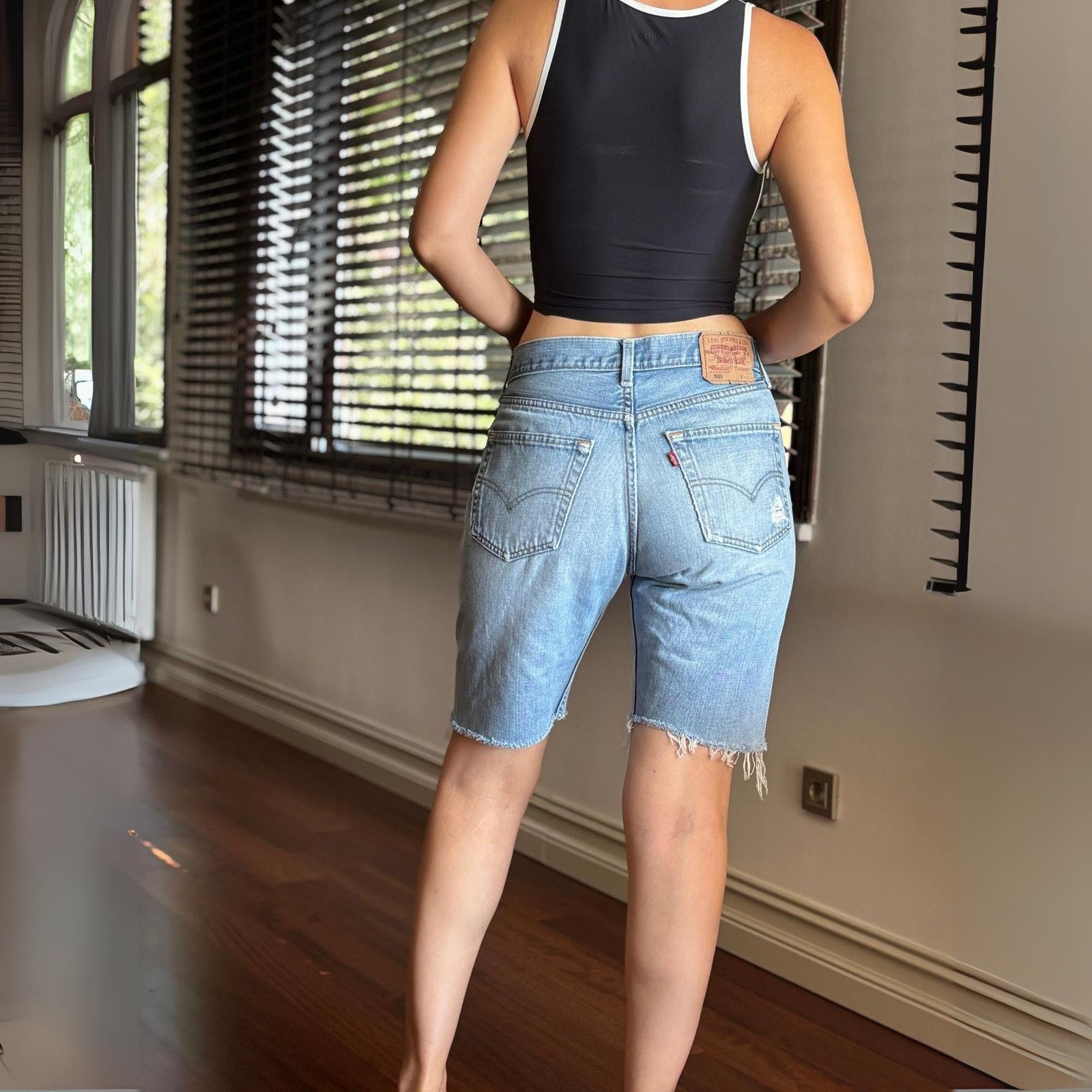 Levi's Levi's 501 Shorts 32x34 Light Wash Distressed Back Print Size US 32 / EU 48 - 1 Thumbnail