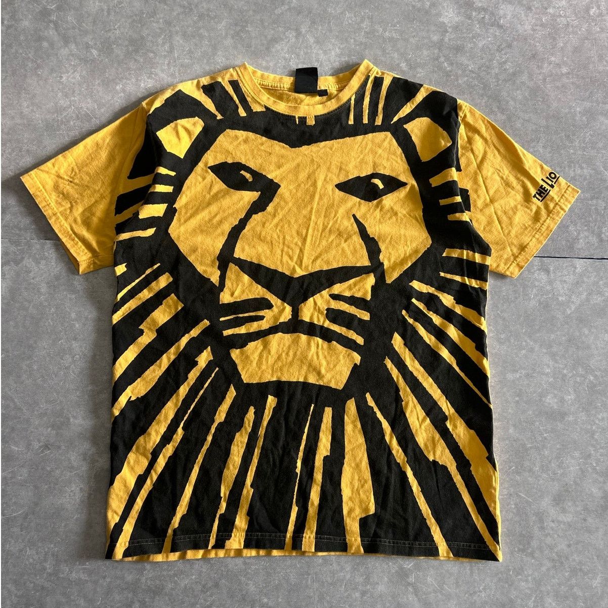 Other 2000s Vintage Lion King Lion Face Yellow T Shirt Size L Size US L / EU 52-54 / 3 - 1 Thumbnail