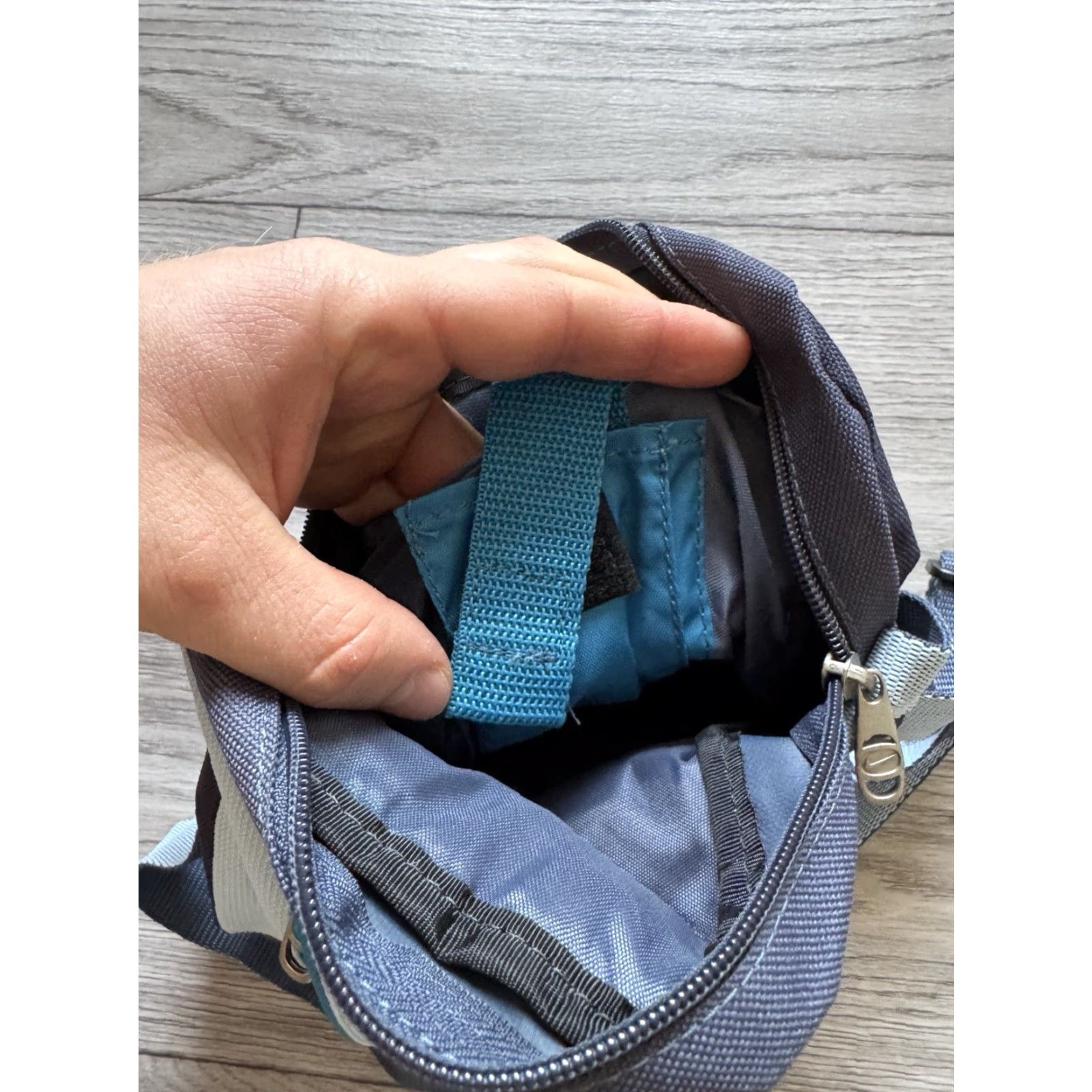 Nike VINTAGE Nike 2000'S SHOULDER BAG Crossbody OS Unisex Adults Blue Polyester 2000 NIKE 2000 Size ONE SIZE - 7 Thumbnail