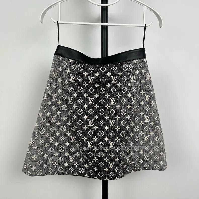 Louis Vuitton Louis Vuitton Denim Skirt Size 35" - 2 Thumbnail
