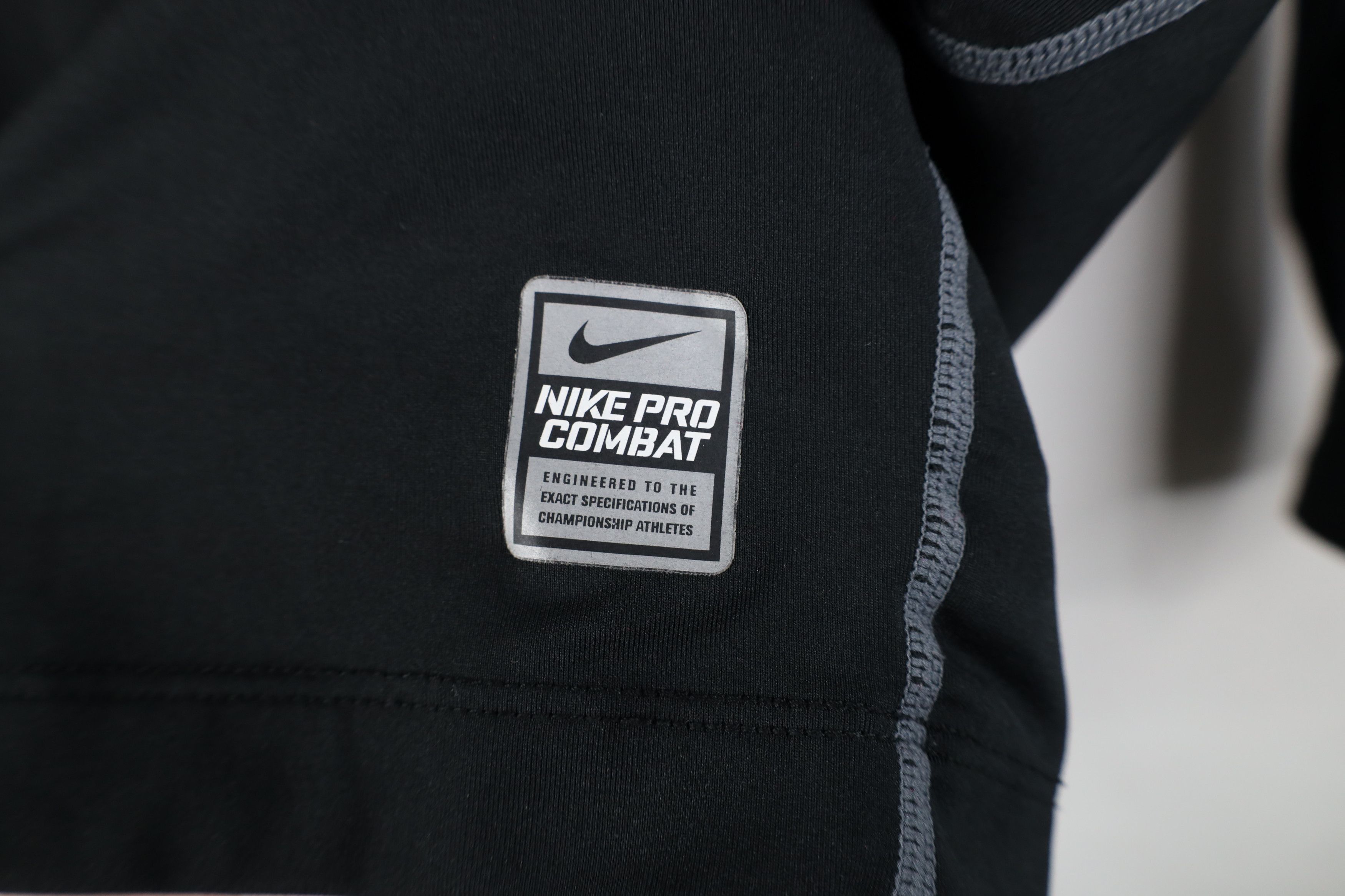 Nike Nike Pro Combat Training Long Sleeve T-Shirt Black Gym Size US M / EU 48-50 / 2 - 6 Thumbnail