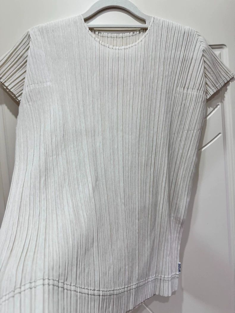 Issey Miyake Issey Miyake Off-white pleated short-sleeved shirt Size L / US 10 / IT 46 - 2 Thumbnail