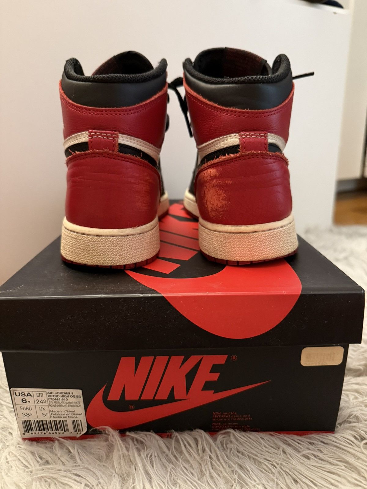 Jordan Brand Air Jordan Retro 1 High OG BG Bred Toe Size US 6 / EU 39 - 4 Thumbnail
