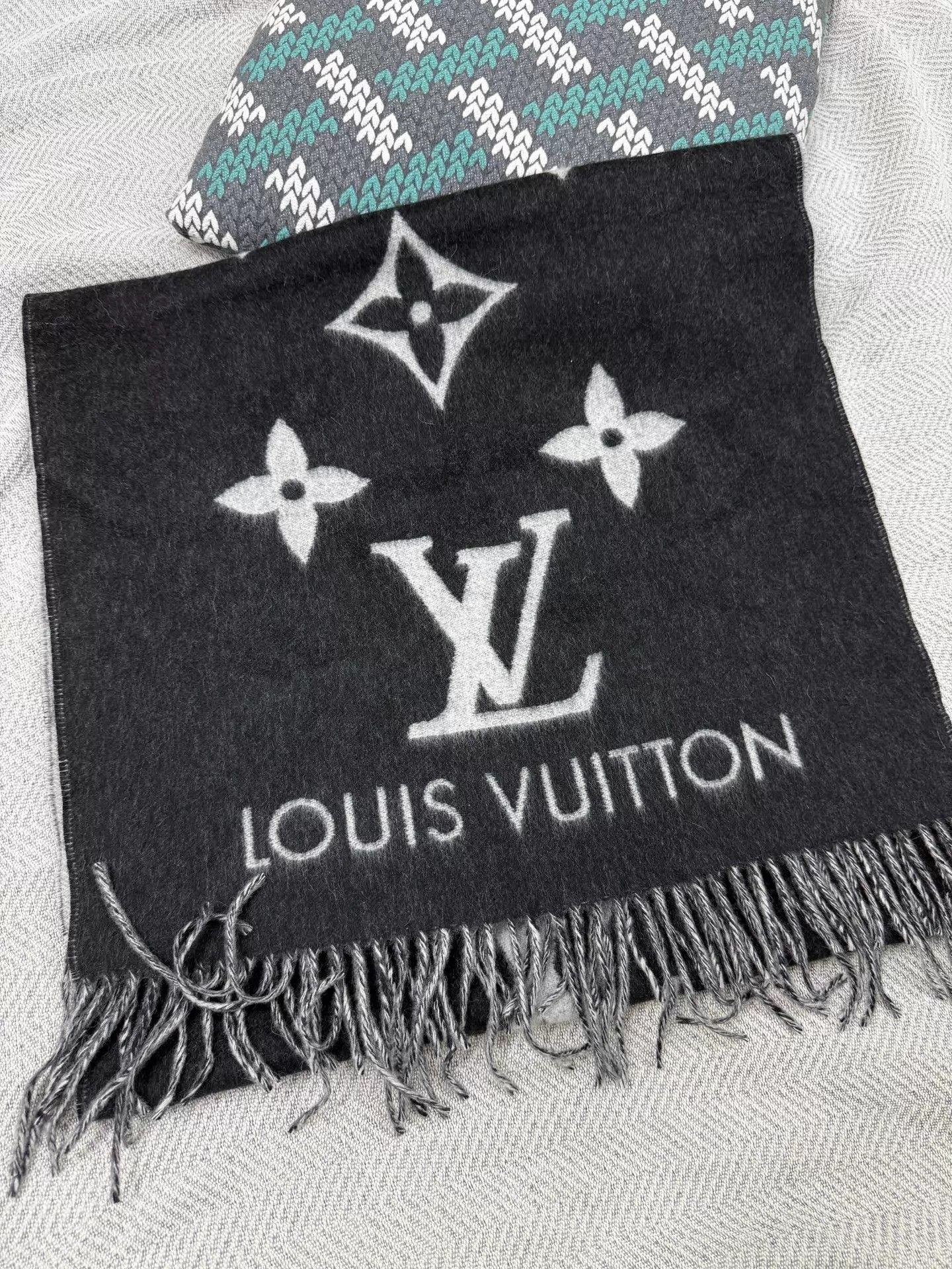 Louis Vuitton LV Monogram Black Gray Double-Face Wool Scarf NIB Size ONE SIZE - 1 Thumbnail