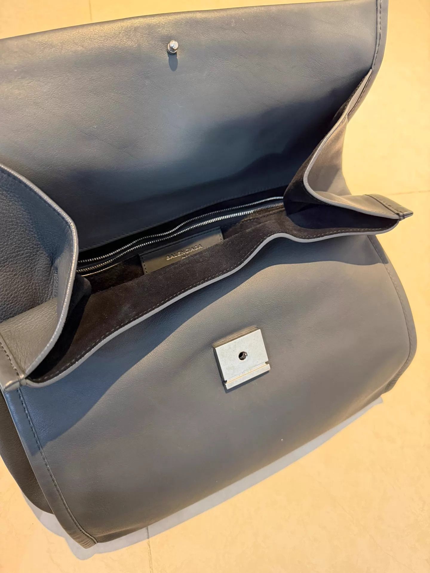 Balenciaga Balenciaga Logo Crossbody Bag Charcoal Vintage Golden Logo Size ONE SIZE - 3 Thumbnail