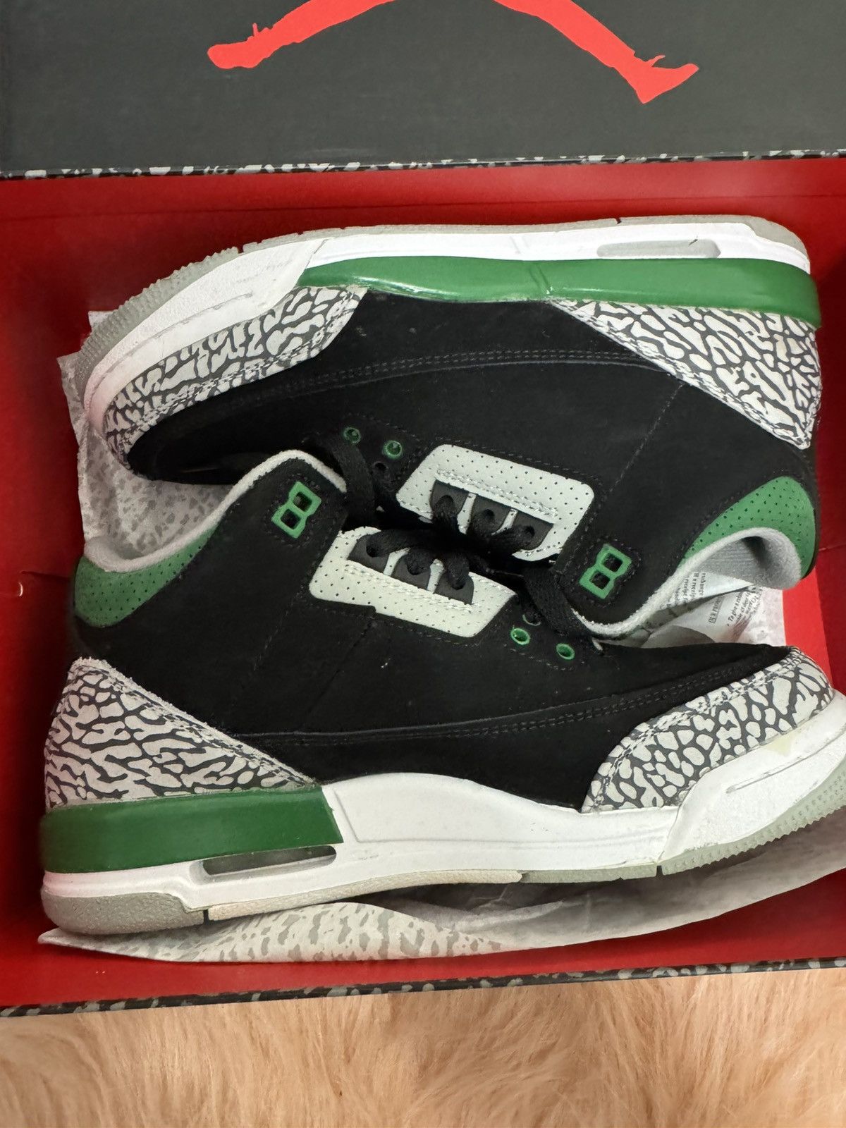 Jordan Brand Air Jordan 3 Retro (GS) Pine Green Size US 6.5 / EU 39-40 - 2 Thumbnail