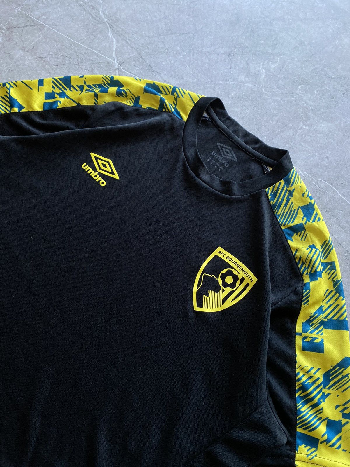 Umbro AFC Bournemouth Umbro Training Soccer Football Jersey Size US M / EU 48-50 / 2 - 4 Thumbnail
