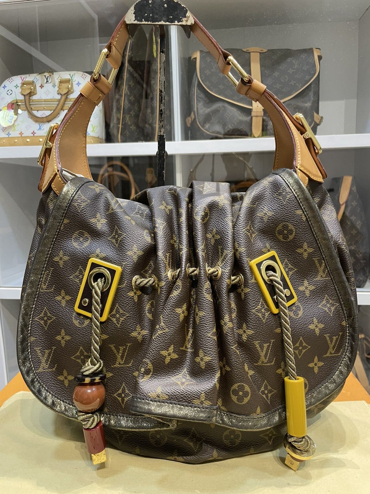 Louis Vuitton AUTHENTIC LOUIS VUITTON LIMITED EDITION KALAHARI GM Size ONE SIZE - 4 Thumbnail