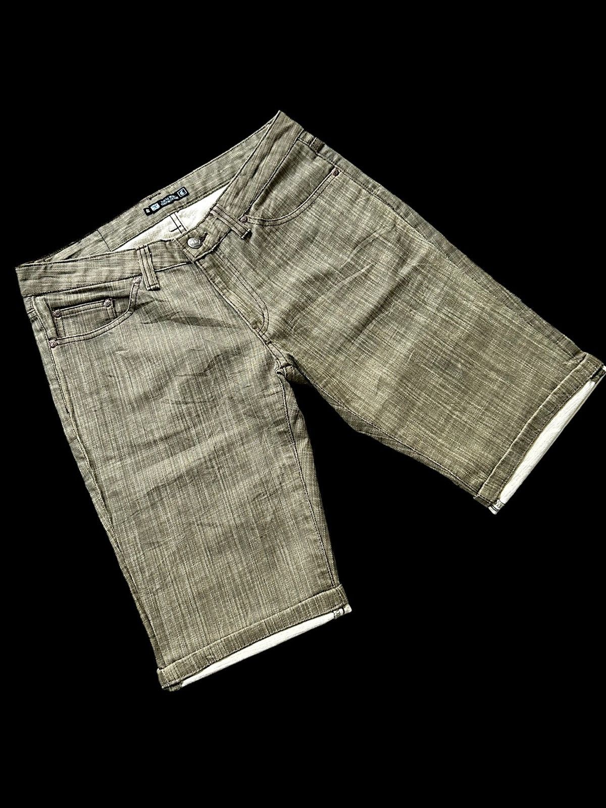 [32 x 21.5] Y2k Custom Culture short denim