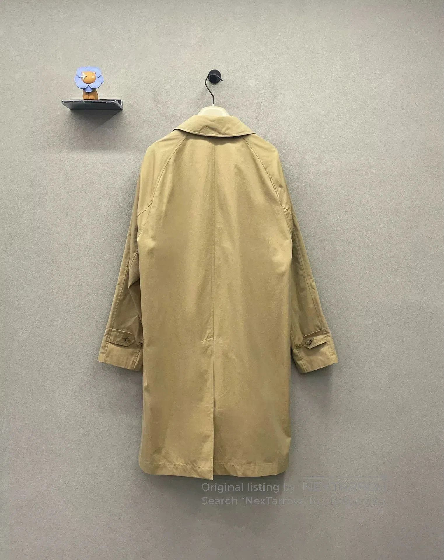 Burberry Burberry Beige Classic Mid. Size US M / EU 48-50 / 2 - 2 Thumbnail