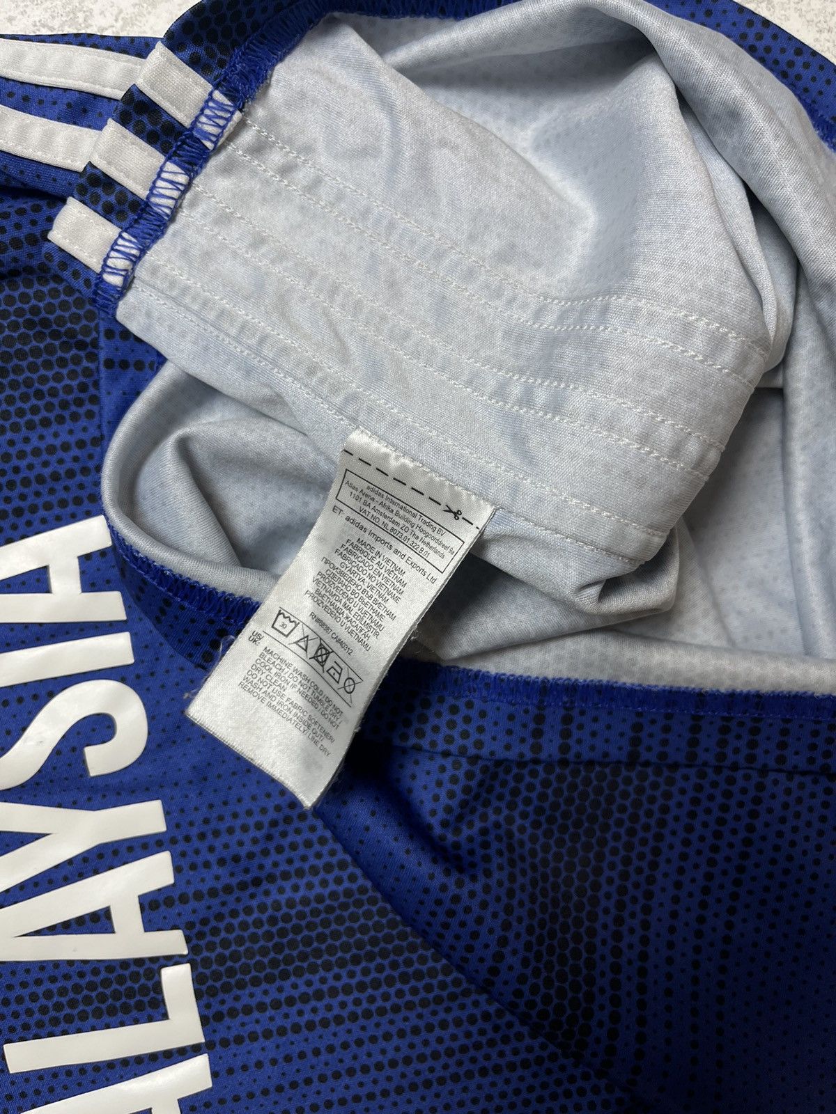 Adidas Cardiff City '19-20 Home Jersey: Climalite Tech & Graphic Size US M / EU 48-50 / 2 - 5 Thumbnail