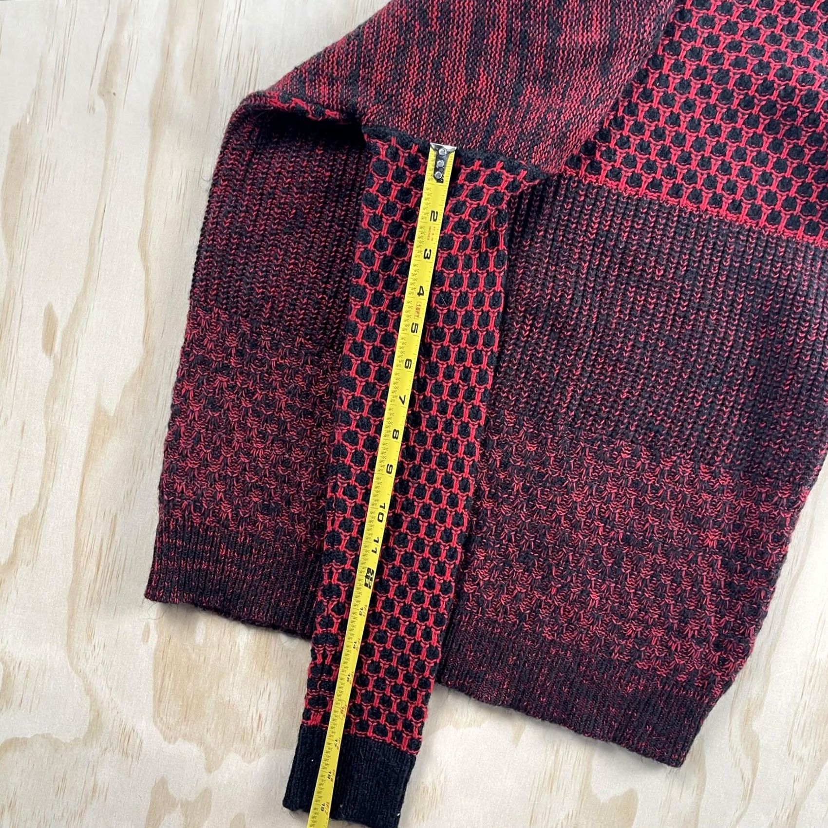 American Eagle Outfitters VINTAGE American Eagle Outfitters Sweater Womens Small Red Black Knit Geometric Size S / US 4 / IT 40 - 5 Thumbnail
