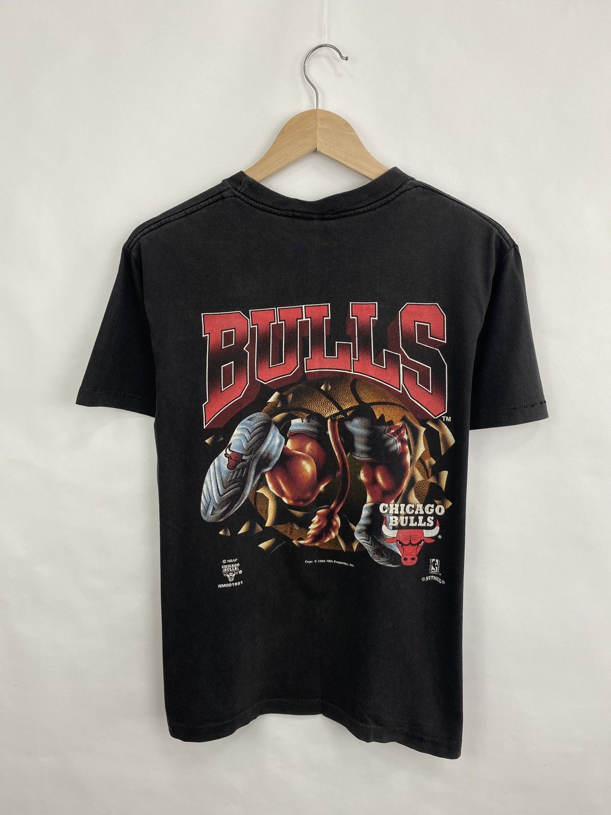 NBA × Nutmeg × Vintage 🇺🇸 Vintage 1994 Chicago Bulls Nutmeg rare retro t-shirt Size US L / EU 52-54 / 3 - 9 Thumbnail