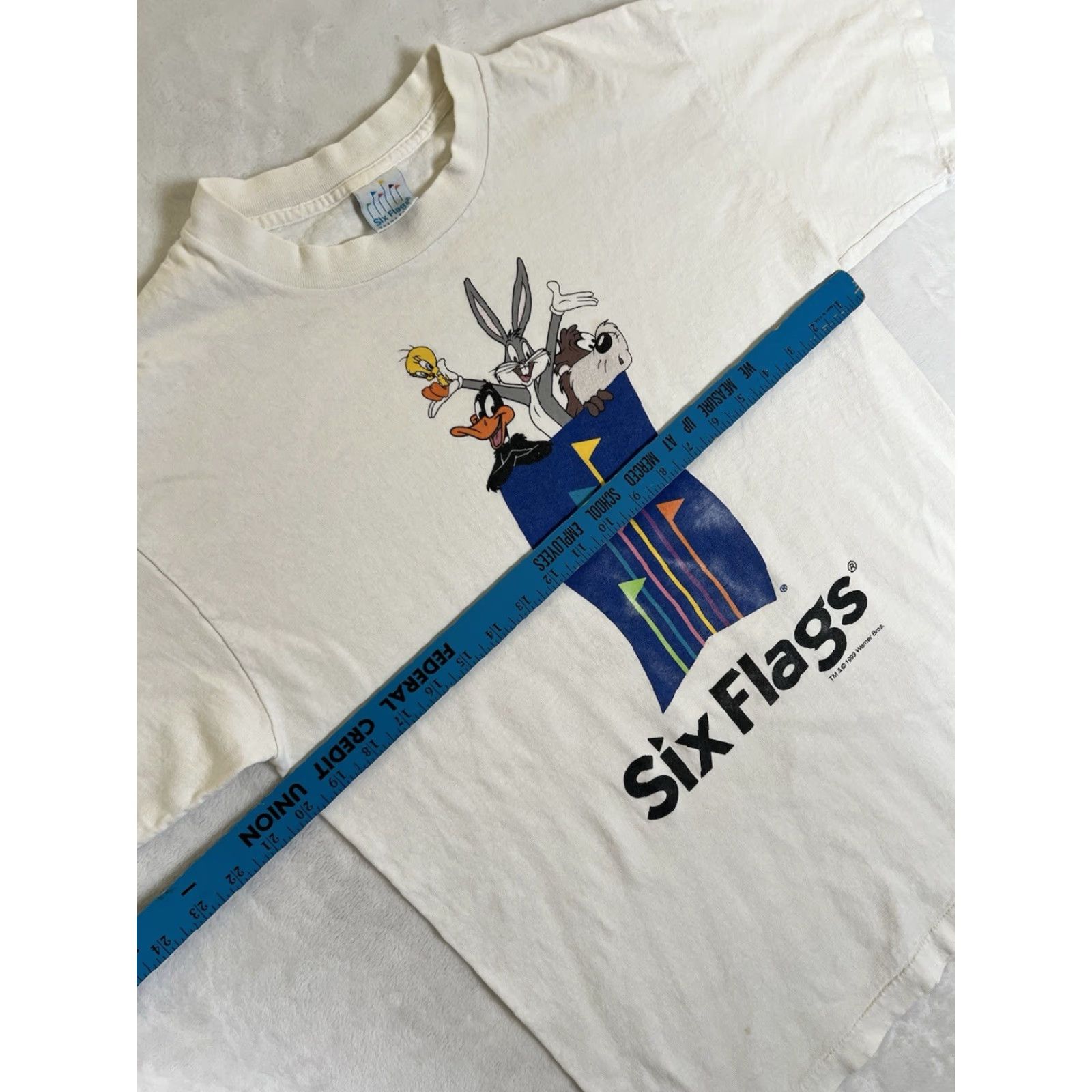 Vintage VINTAGE Six Flags Warner Bros T-Shirt L Men White Cotton 90s USA Bugs Bunny Tweety Cartoon" Size US L / EU 52-54 / 3 - 4 Thumbnail