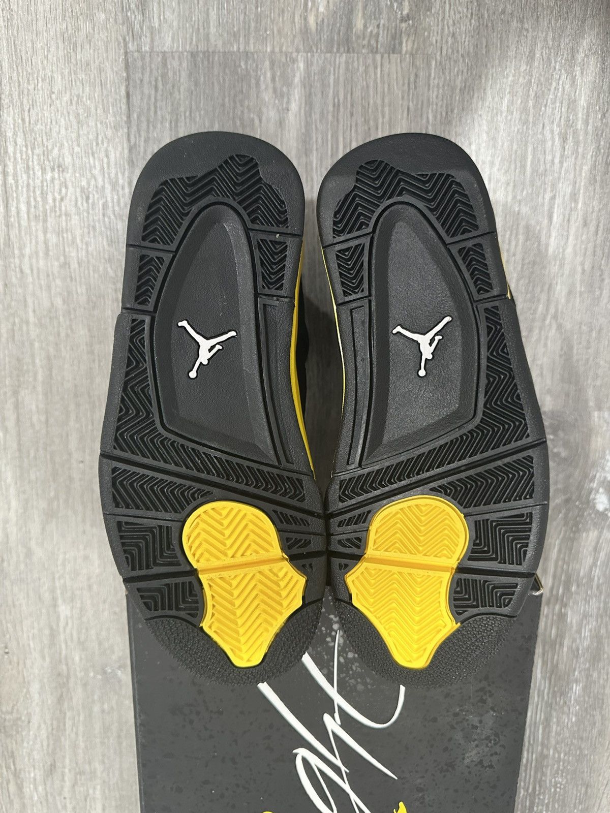 Jordan Brand Air Jordan 4 Retro GS ‘Thunder’ 2023 Size US 5 / IT 35 - 4 Thumbnail