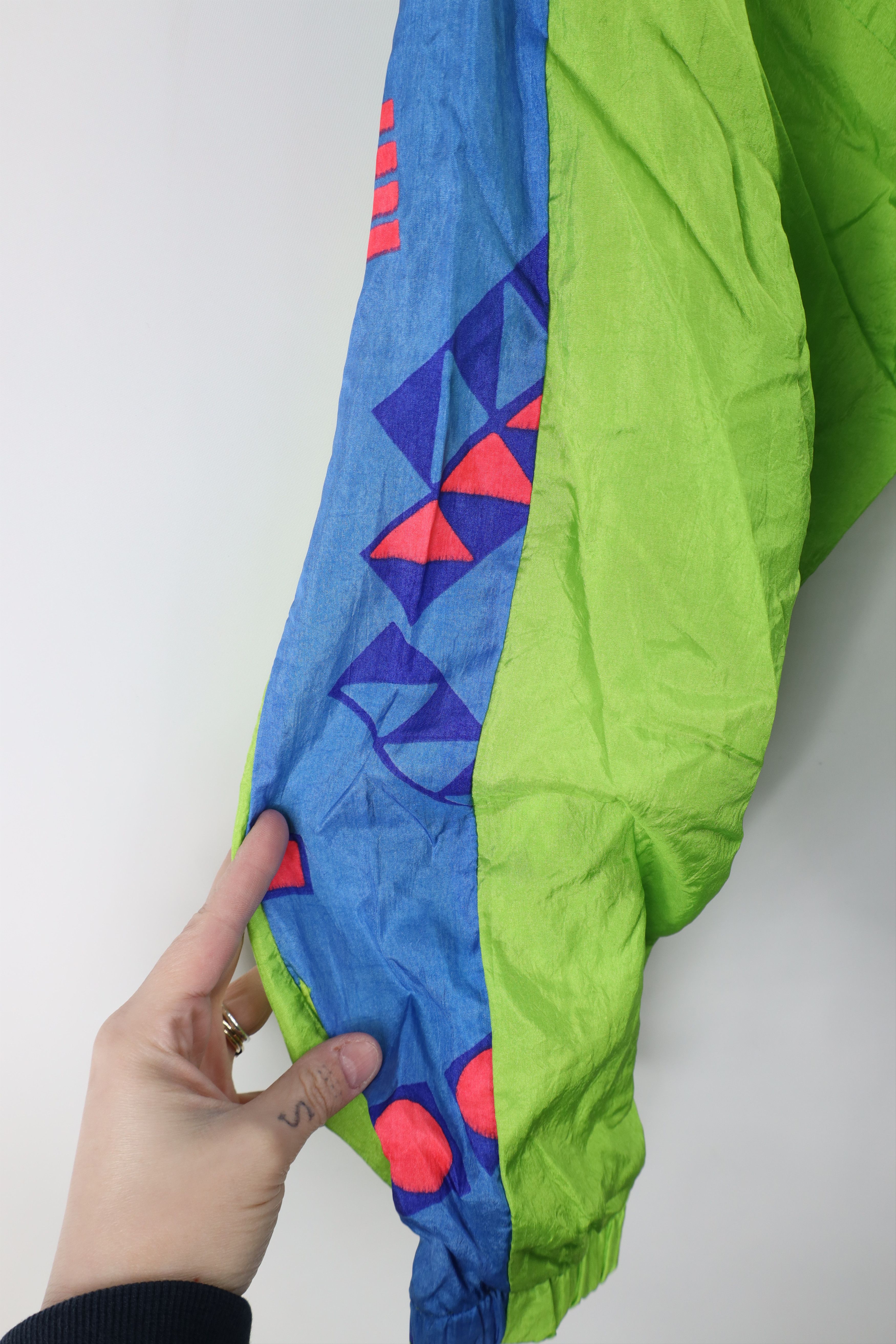 Vintage Vintage 80s 90s Streetwear Geometric Windbreaker Jacket Size US S / EU 44-46 / 1 - 7 Thumbnail