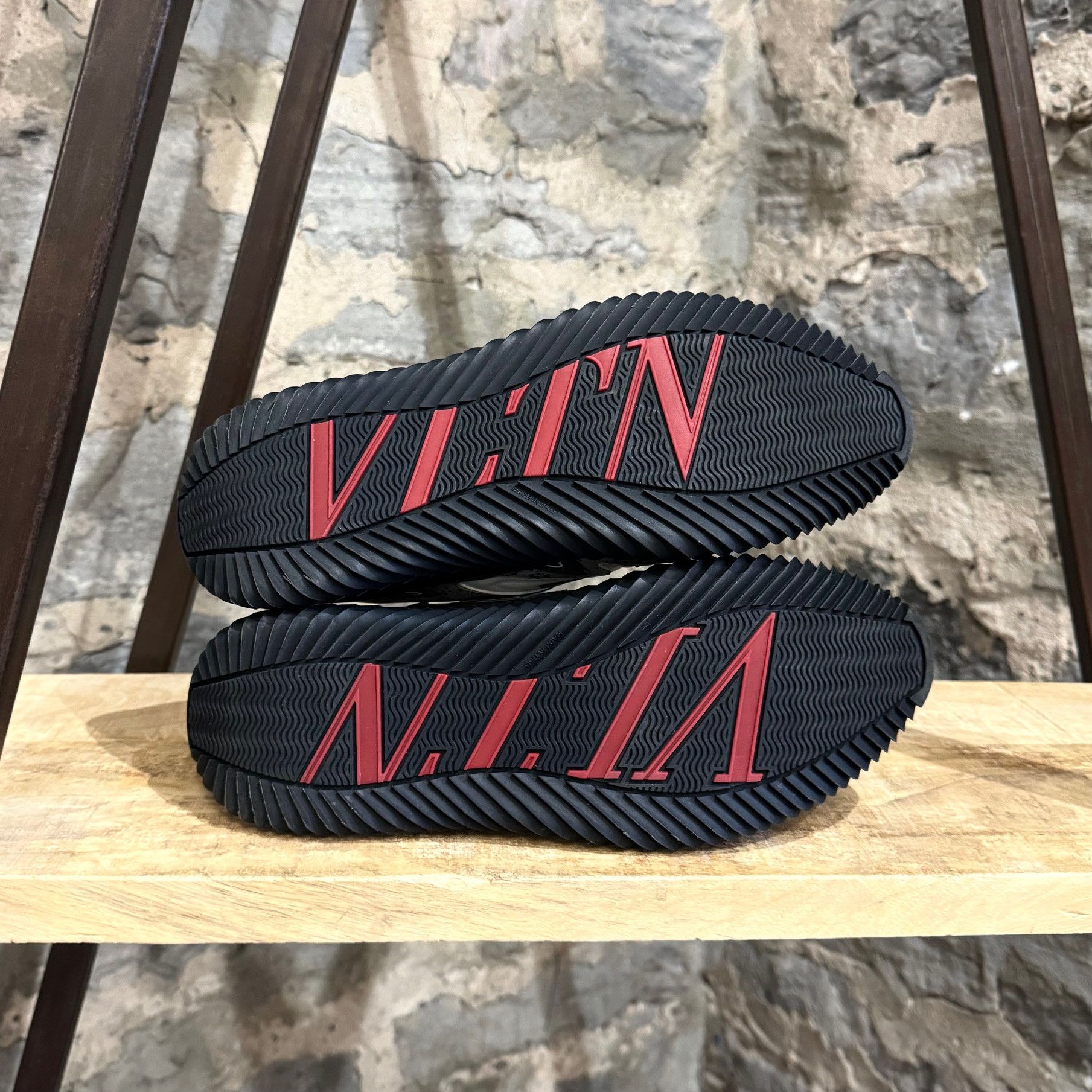 Valentino Valentino VLTN Wade Runner Black White Grey Sneakers Size US 7 / EU 40 - 9 Thumbnail