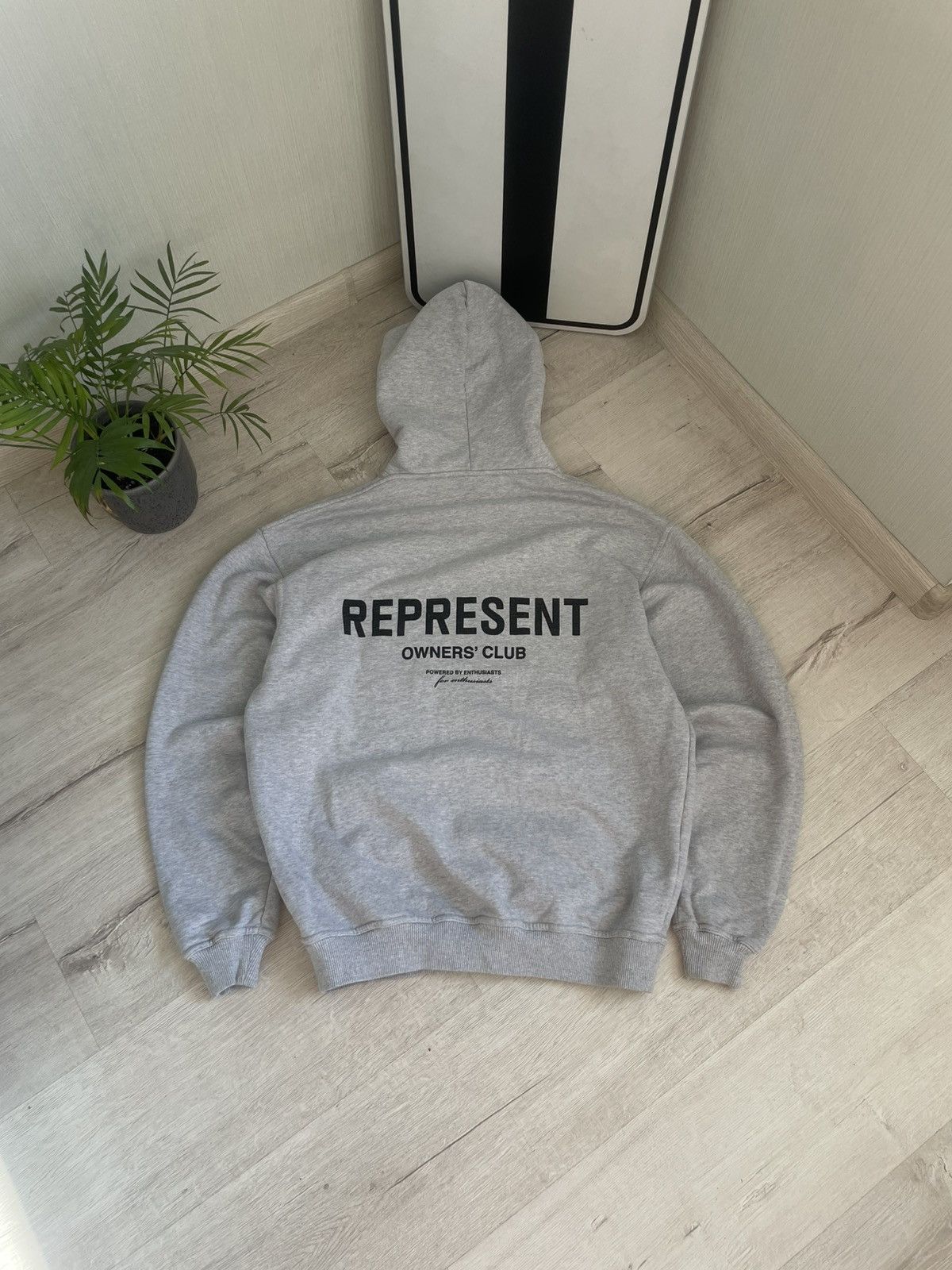 Designer × Represent Clo. Represent Clo Big Logo Hoodie Owners Club Hypebeast Minimal Size US S / EU 44-46 / 1 - 3 Thumbnail