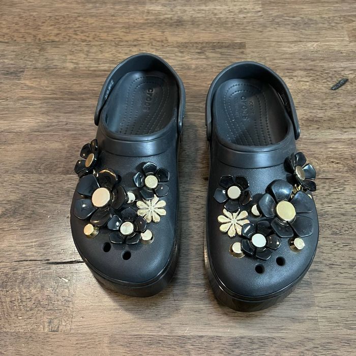 Crocs on sale metallic blooms