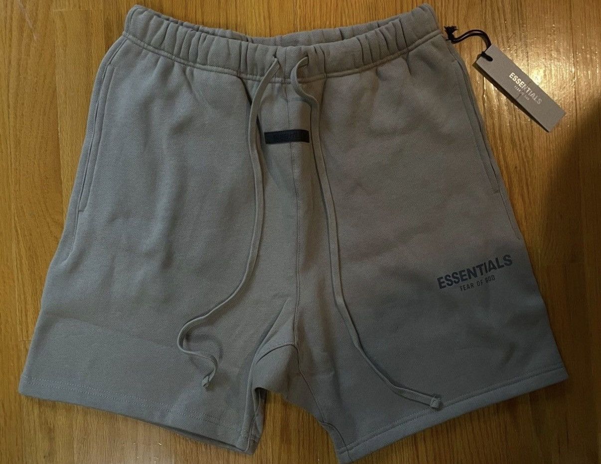 Essentials Fear of God Essentials Shorts Moss Medium Size US 32 / EU 48 - 1 Thumbnail