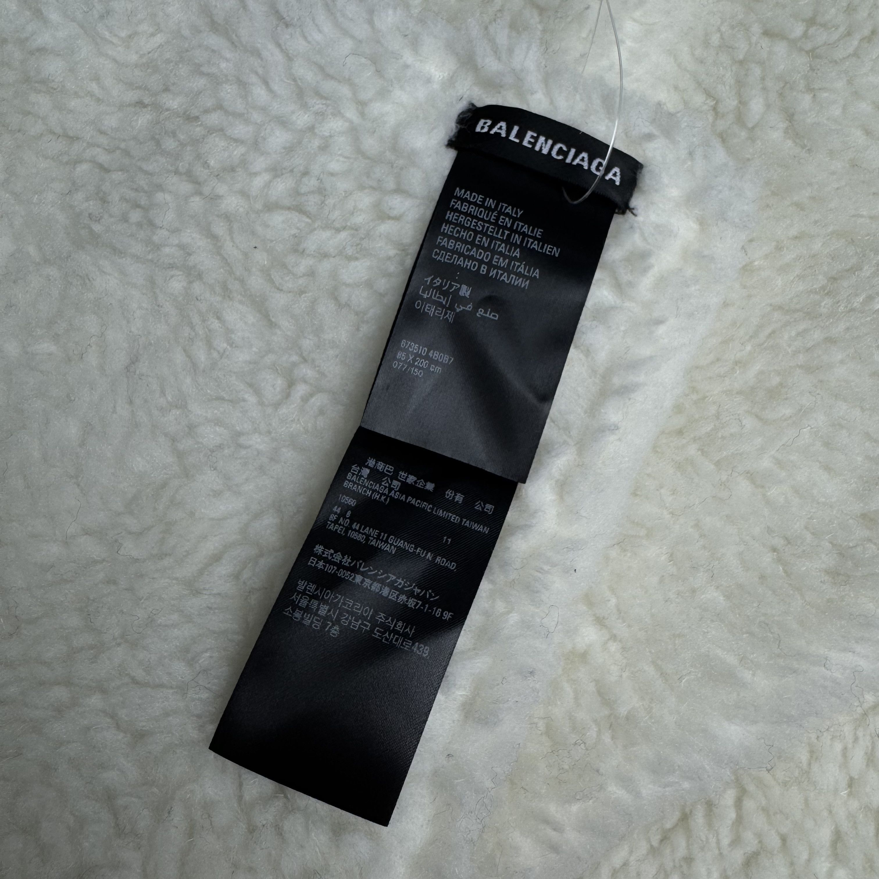 Balenciaga BALENCIAGA 3B Logo Soft Padded Blanket Size ONE SIZE - 7 Thumbnail