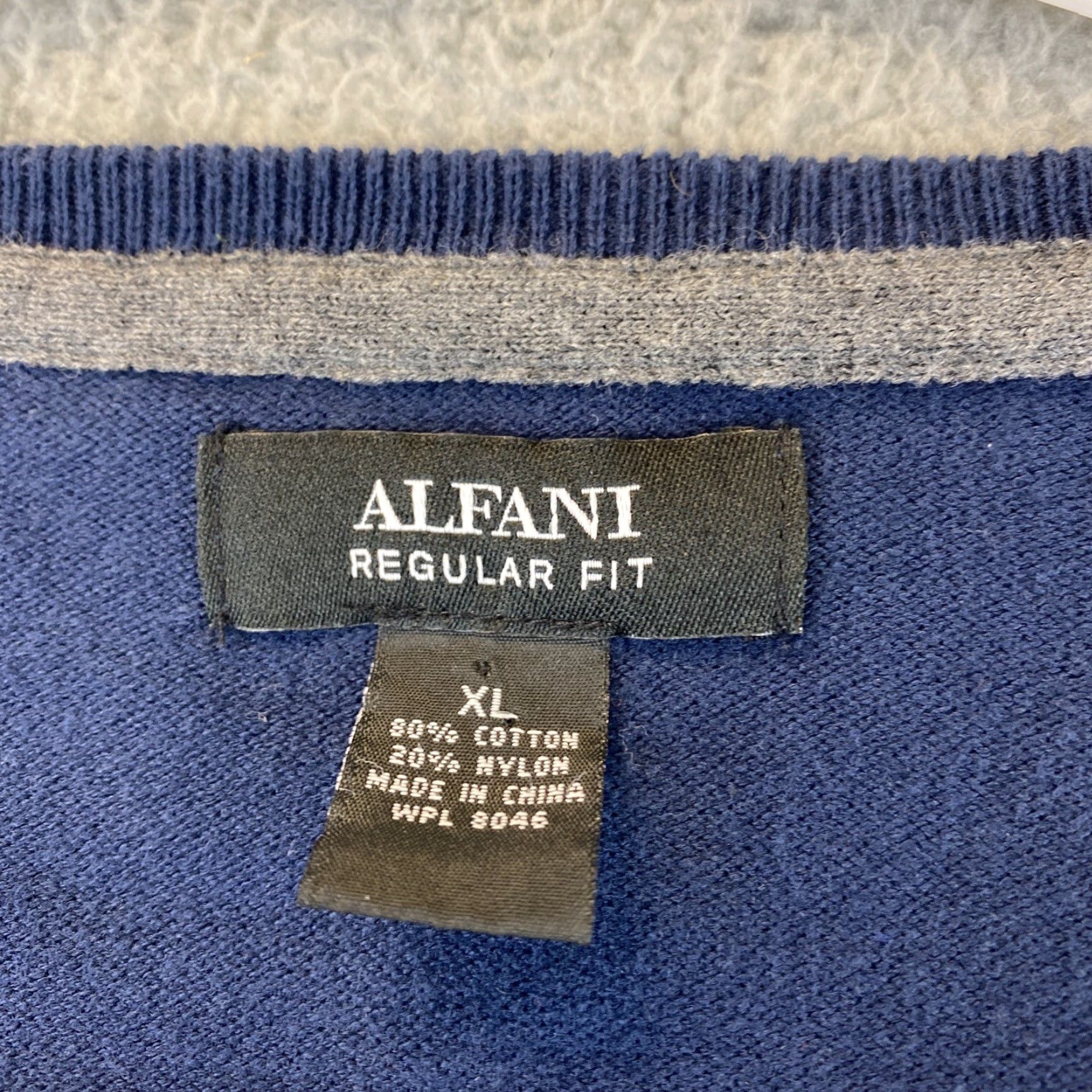 Alfani Alfani Pullover Knit Sweater Men's XL Long Sleeve Navy Blue V-Neck / 66-25 Size US XL / EU 56 / 4 - 5 Thumbnail