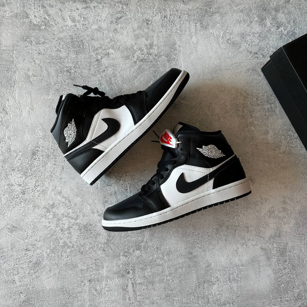 Jordan Brand Air Jordan 1 Mid 'Off Noir Toe' DQ8426-010 Size 42,5 Size US 9 / EU 42 - 1 Thumbnail