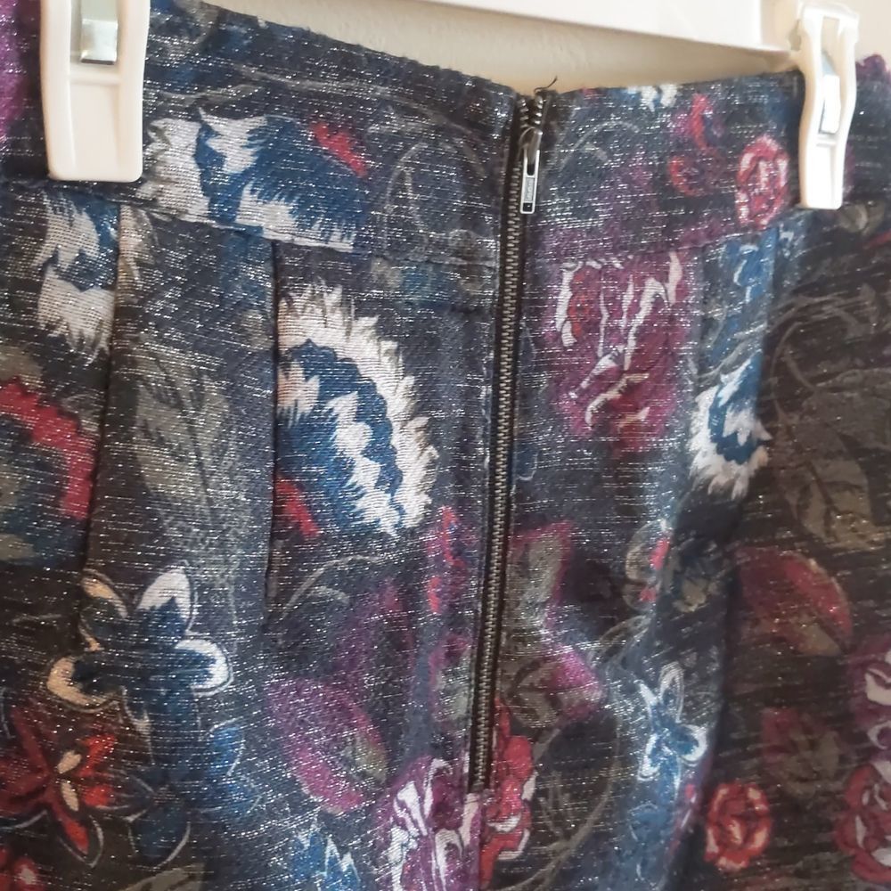 Loft LOFT Outlet Floral Pleated Skirt Size 4 Navy Blue Gold Threading Back Zip Size 27" / US 4 / IT 40 - 13 Thumbnail