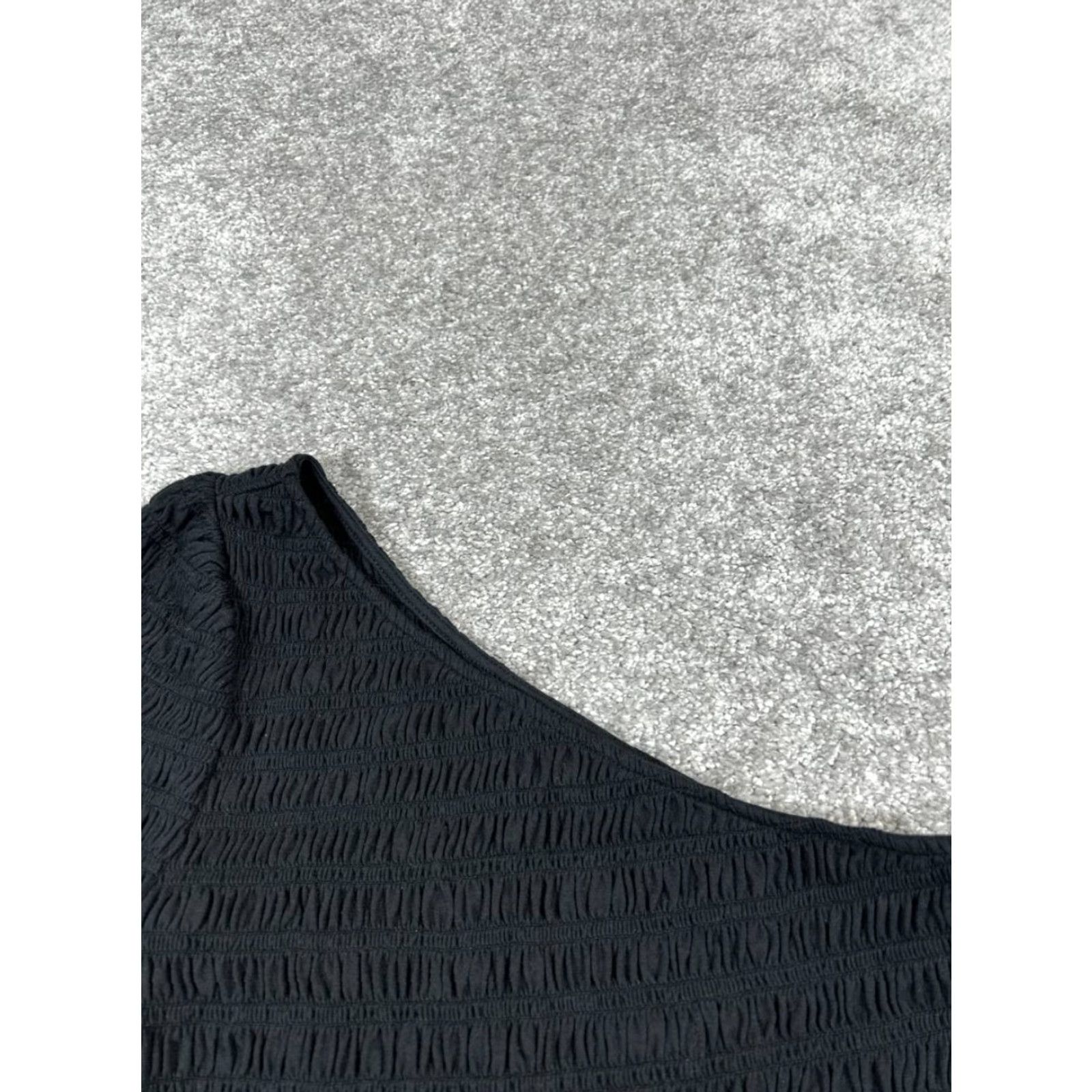 Gap Gap Shirt Womens Small Petite Black Cold Shoulder Top New Size S / US 4 / IT 40 - 2 Thumbnail
