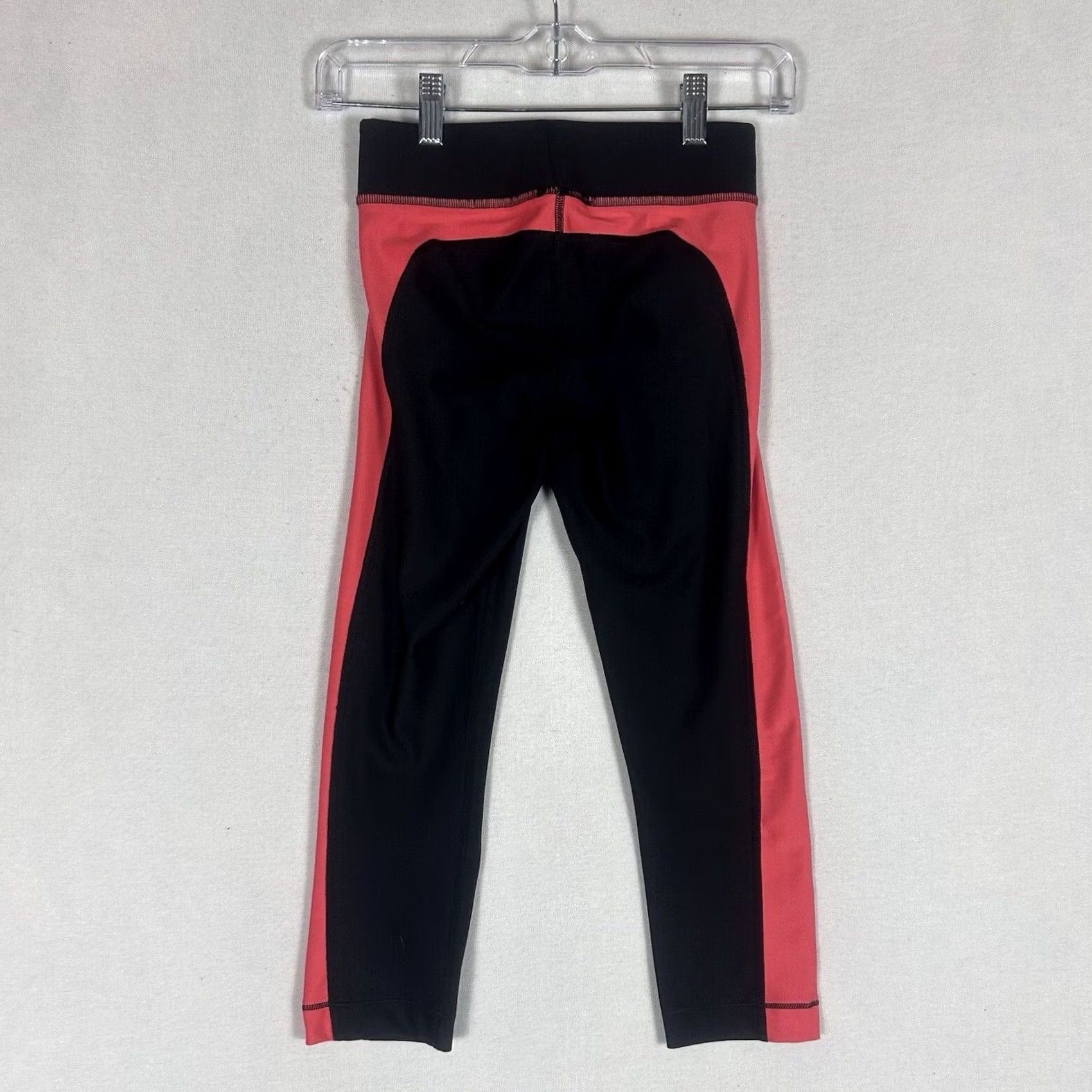 Under Armour VINTAGE Under Armour Heat Gear Womens Compression Capri Leggings XS Pink Stripes Ladies Small? Size 26" / US 2 / IT 38 - 4 Thumbnail