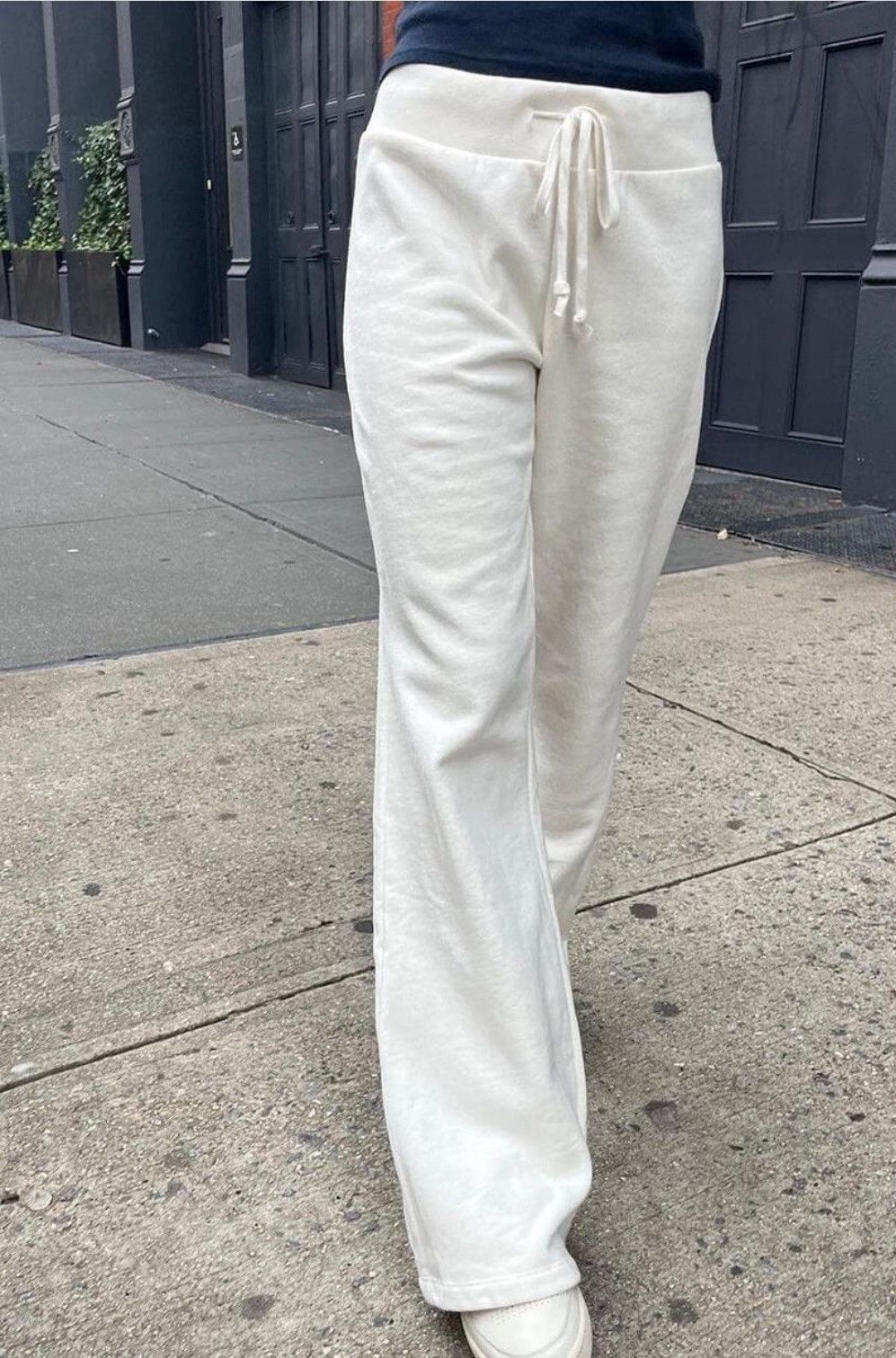 Brandy Melville Brandy Melville white Hilary pants Size 28" / US 6 / IT 42 - 1 Thumbnail