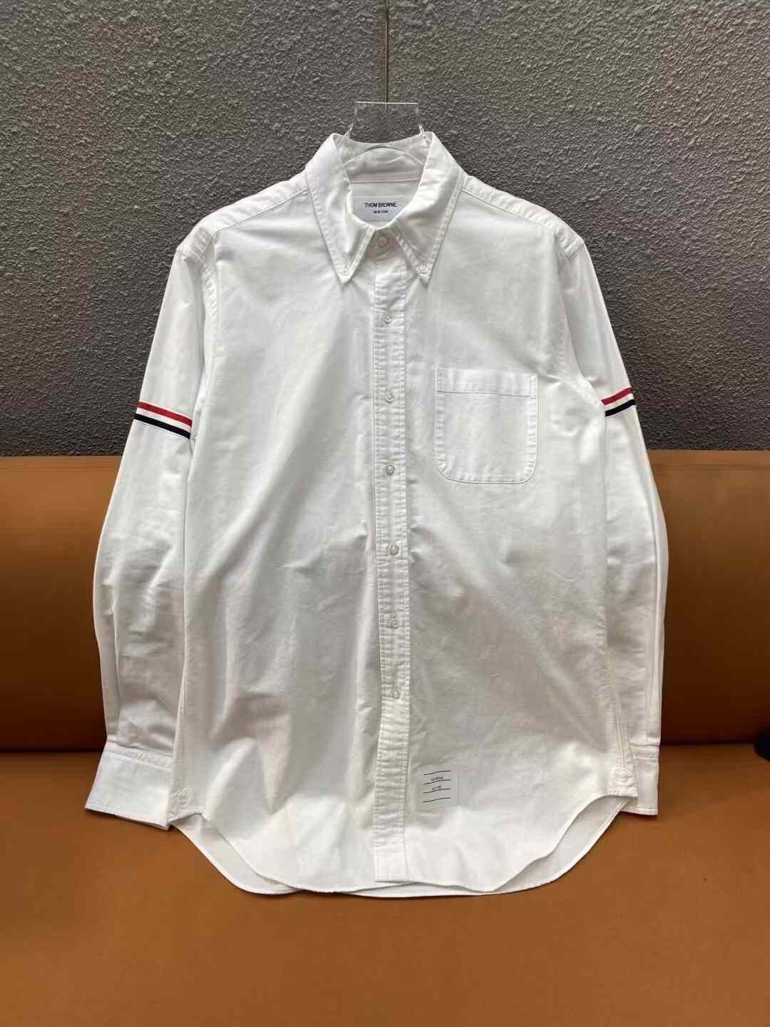 Thom Browne THOM BROWNE White Classic Armband Stripe Shirt Size US XL / EU 56 / 4 - 1 Thumbnail