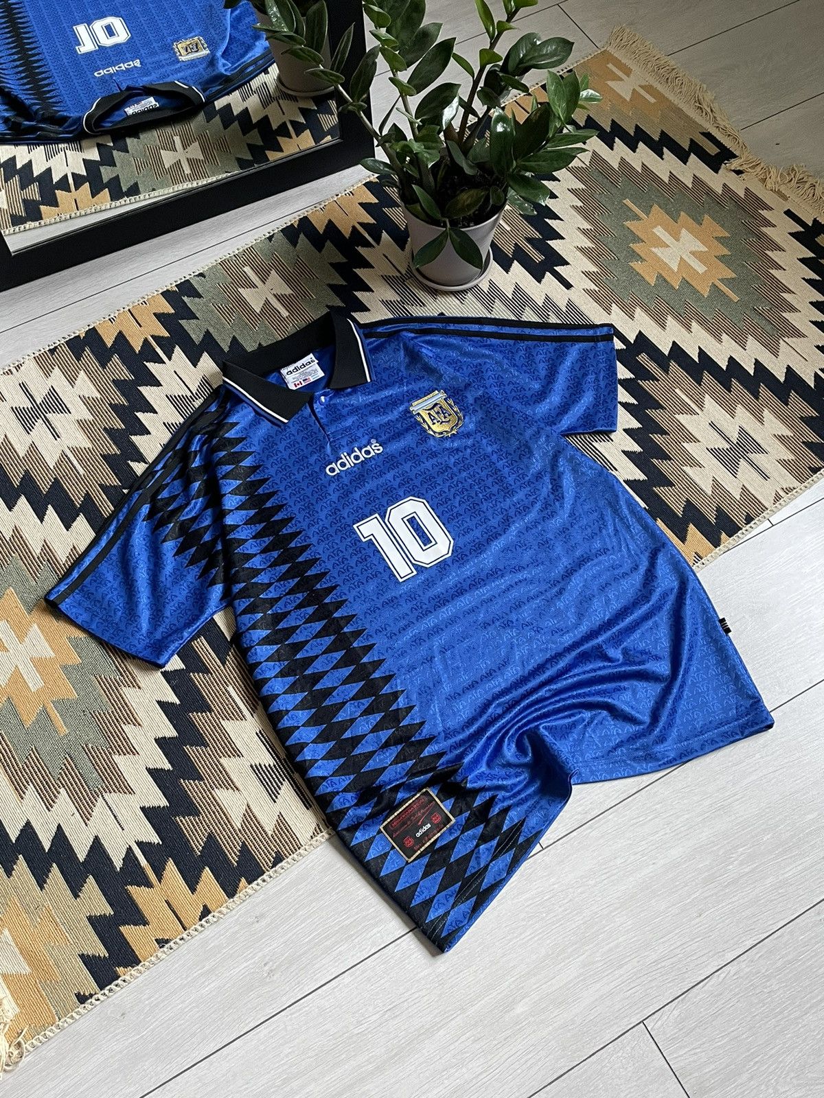 Vintage Vintage Adidas Maradona 10 Argentina 1994 Retro Jersey Size US L / EU 52-54 / 3 - 5 Thumbnail
