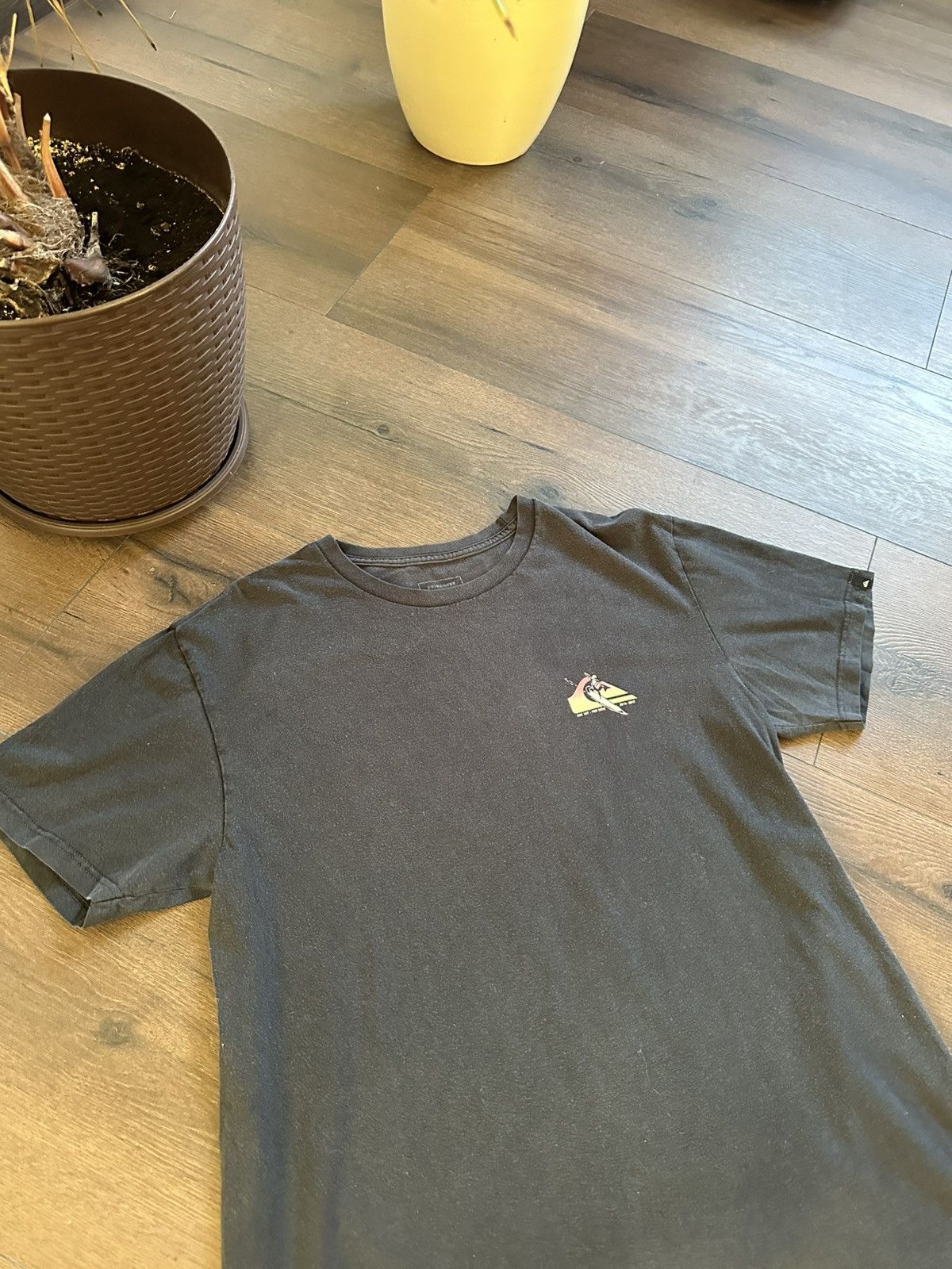 Quiksilver Vintage Quiksilver T-shirt Big Back Print Size US L / EU 52-54 / 3 - 5 Thumbnail
