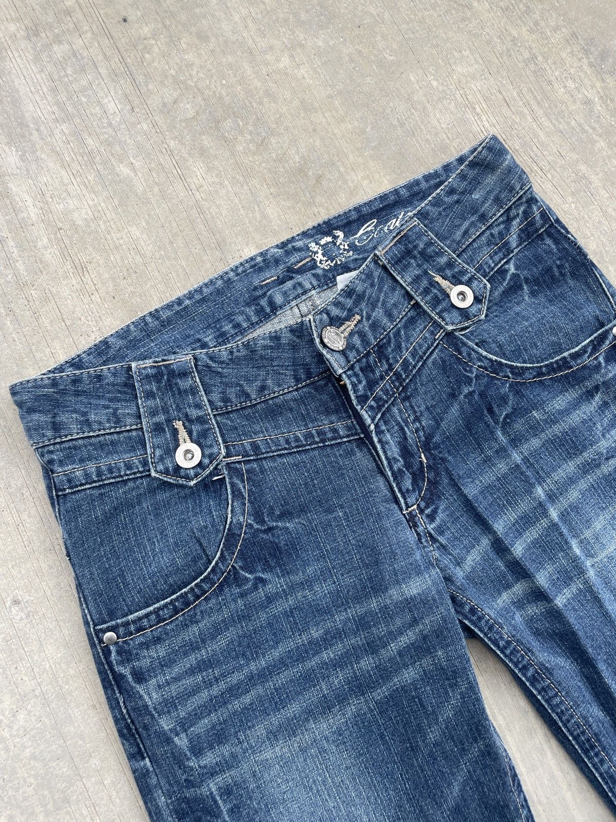 Japanese Brand 2000s JAPANESE BRAND EMBROIDERY MUDWASH FLARE JEANS Size US 30 / EU 46 - 3 Thumbnail