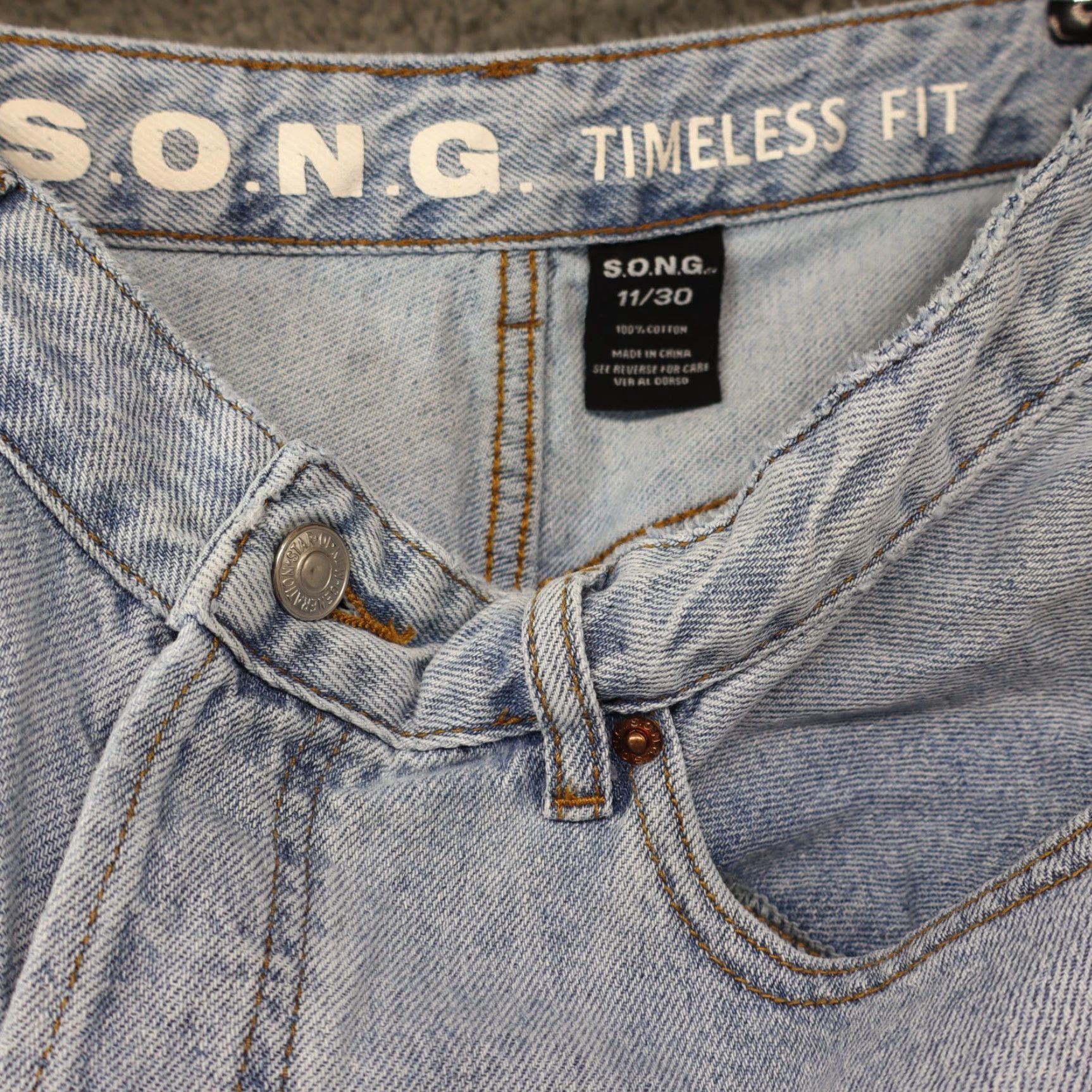 Vintage Song Timeless Jeans Women’s Size 11/30 Light Wash Destroyed Size 32" / US 10 / IT 46 - 5 Thumbnail